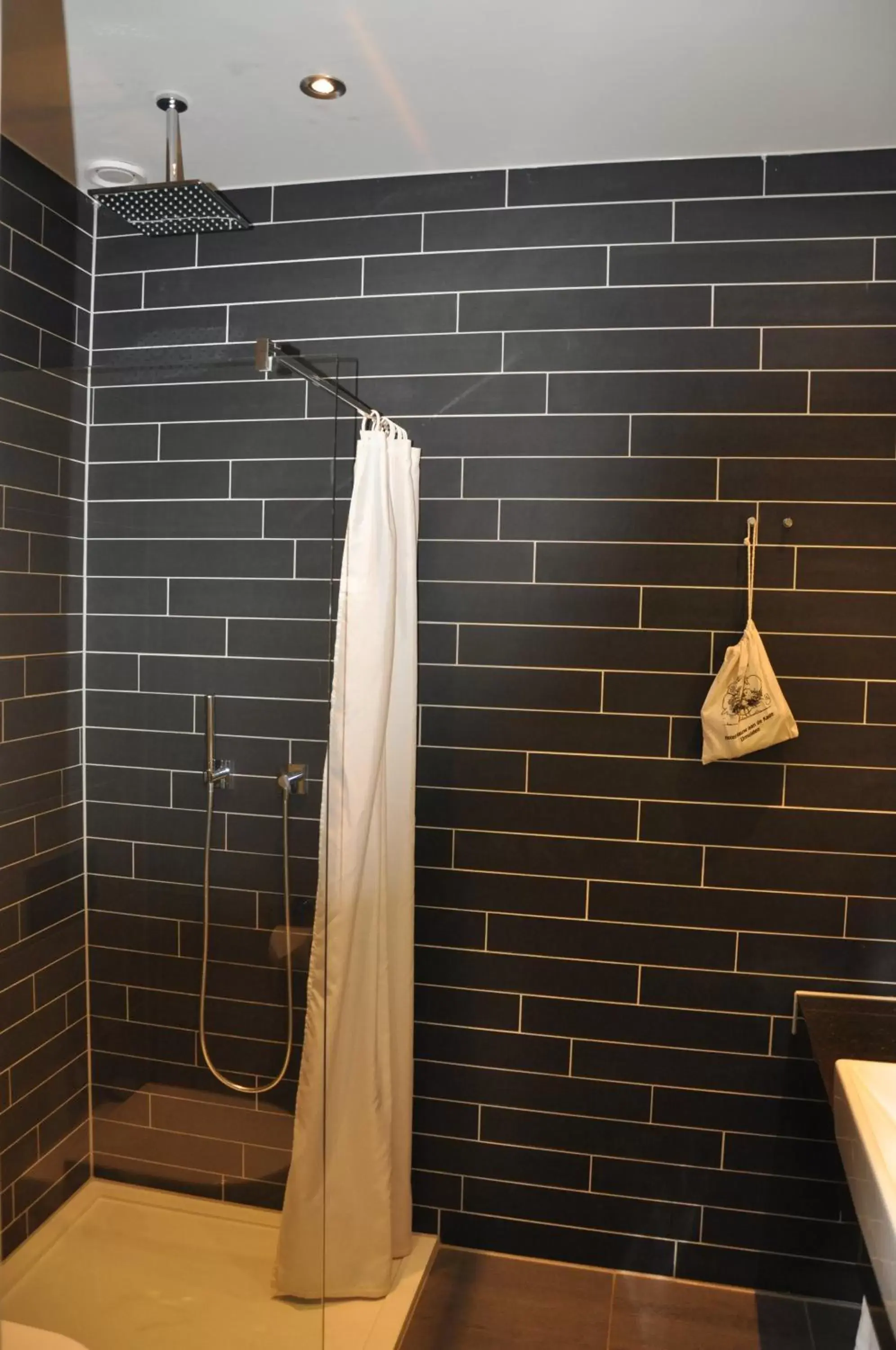 Shower, Bathroom in Hotel Rauw aan de Kade
