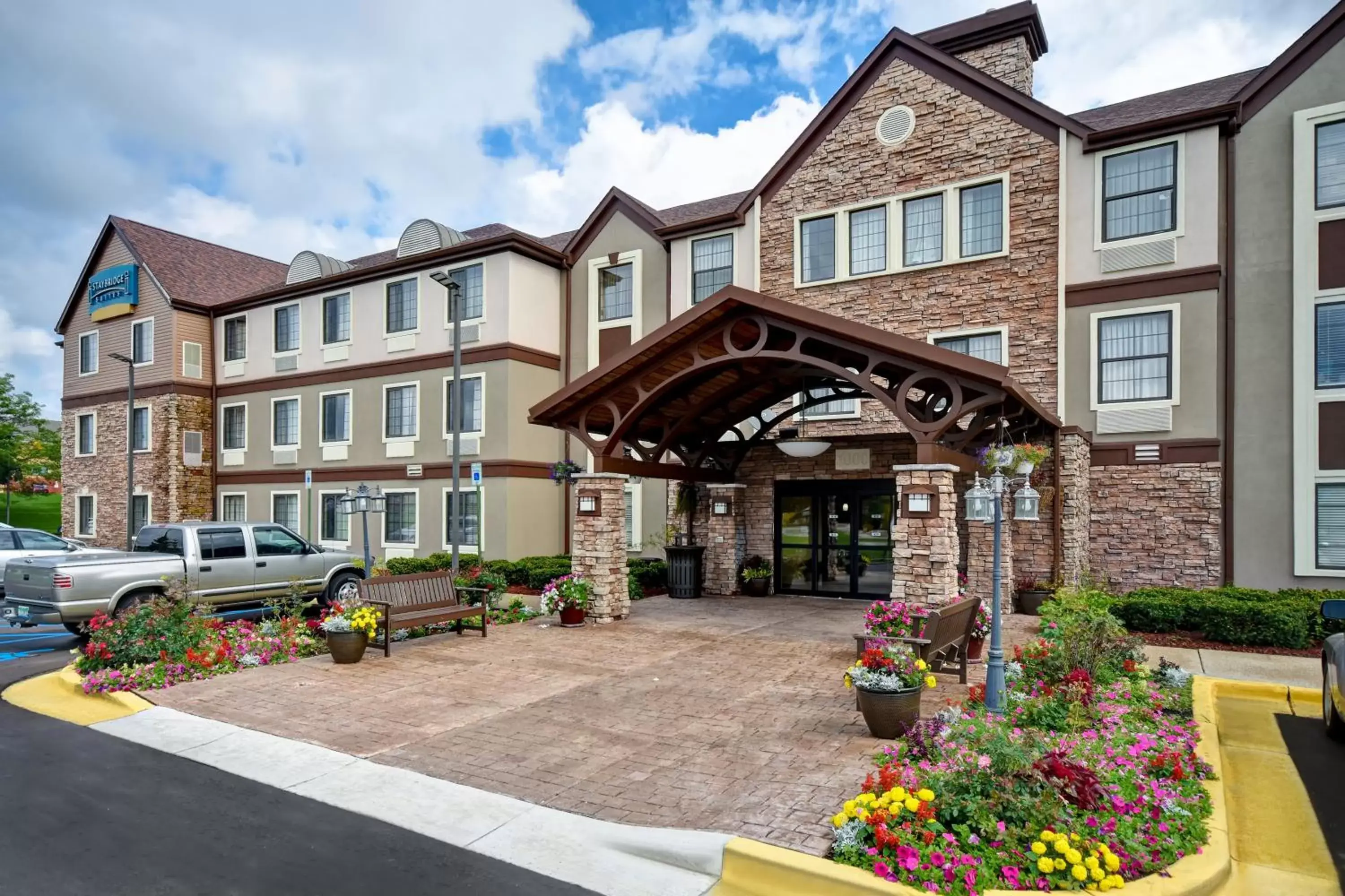 Property Building in Staybridge Suites Grand Rapids-Kentwood, an IHG Hotel