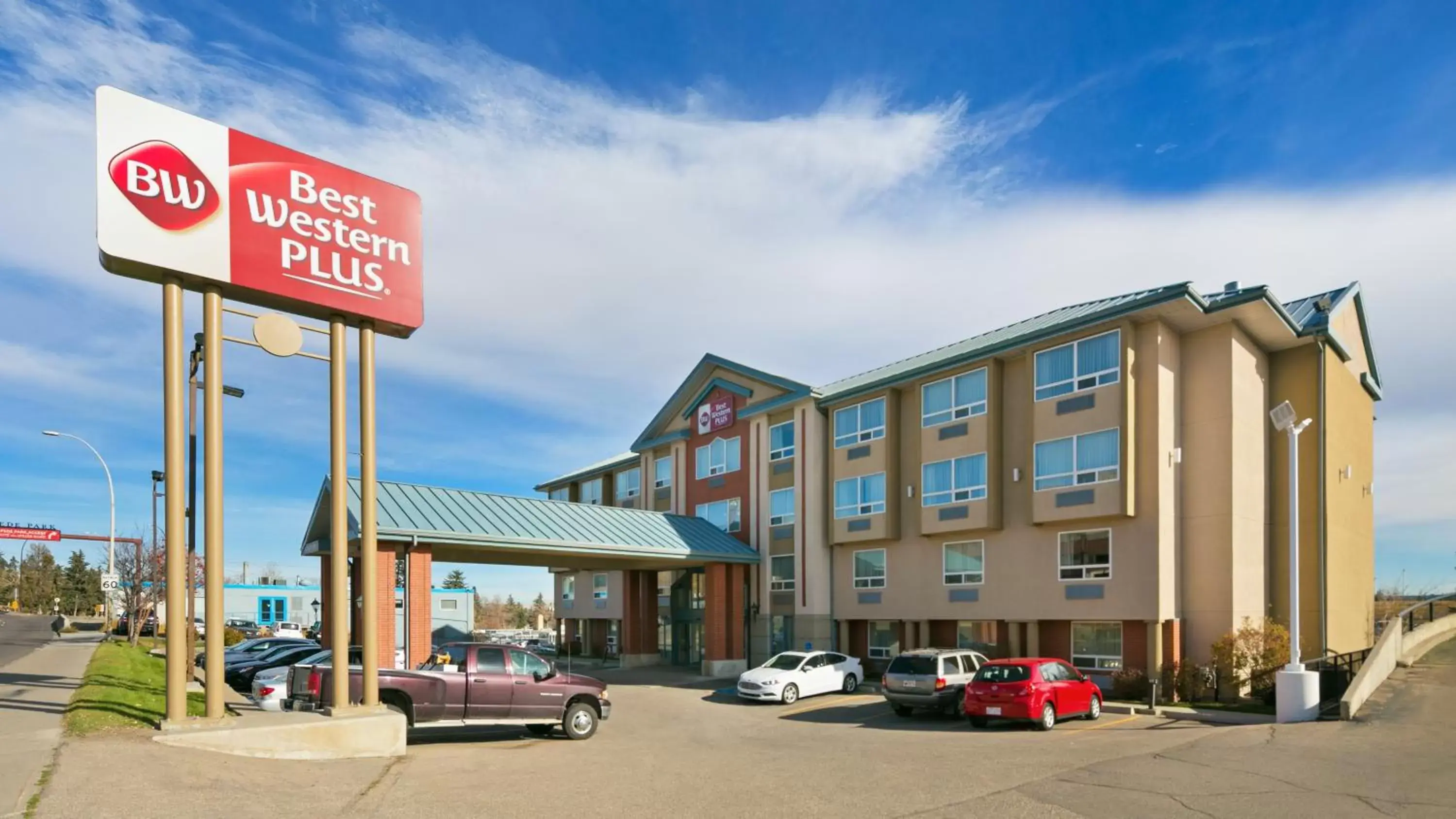 Property building in Best Western PLUS Calgary Centre Inn Property building in Best Western PLUS Calgary Centre Inn