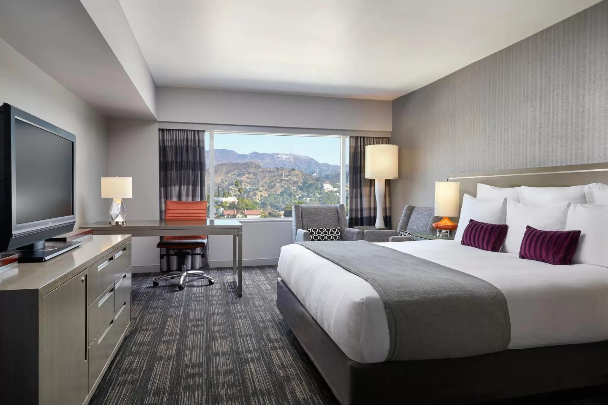 Photo of the whole room, Bed in Loews Hollywood Hotel