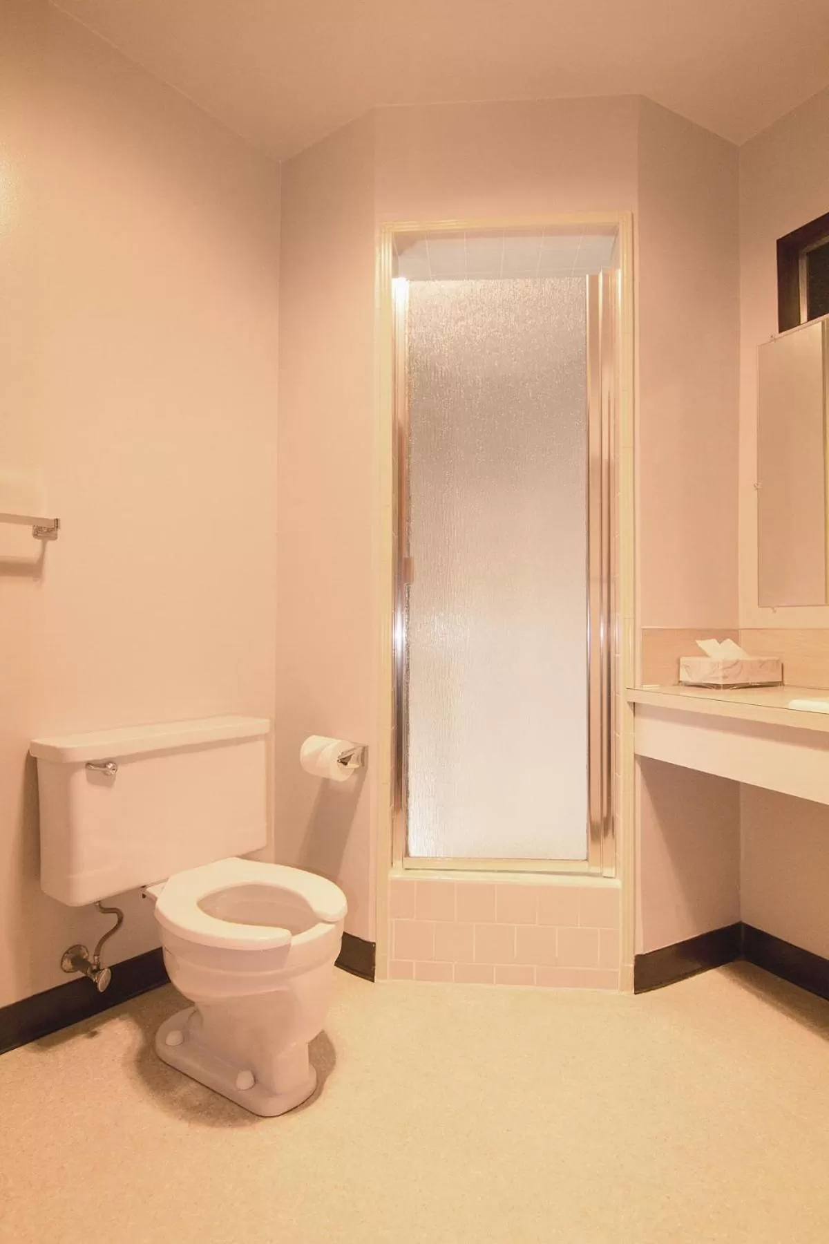 Bathroom in Curly Redwood Lodge