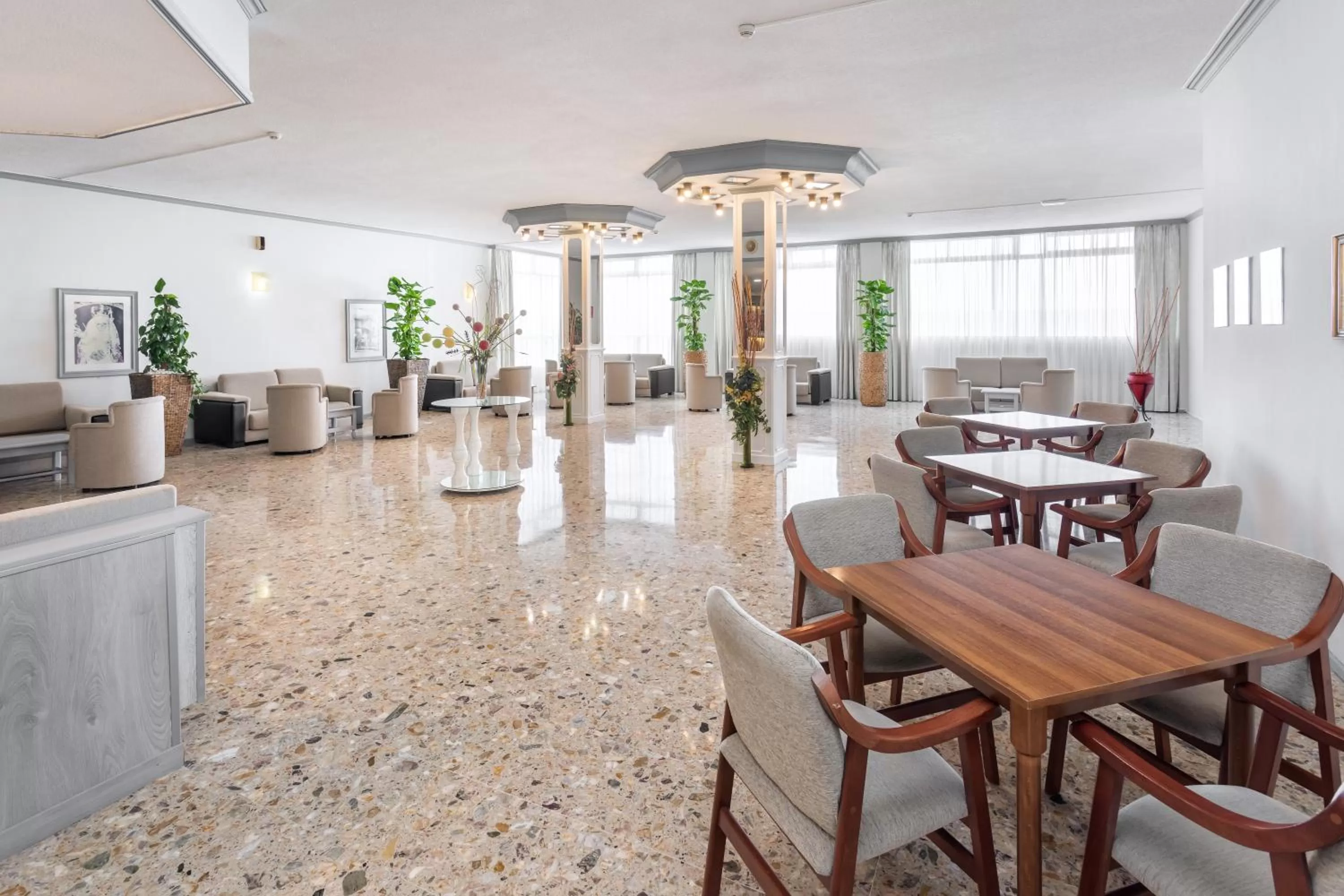 Communal lounge/ TV room in Hotel Panoramica Garden