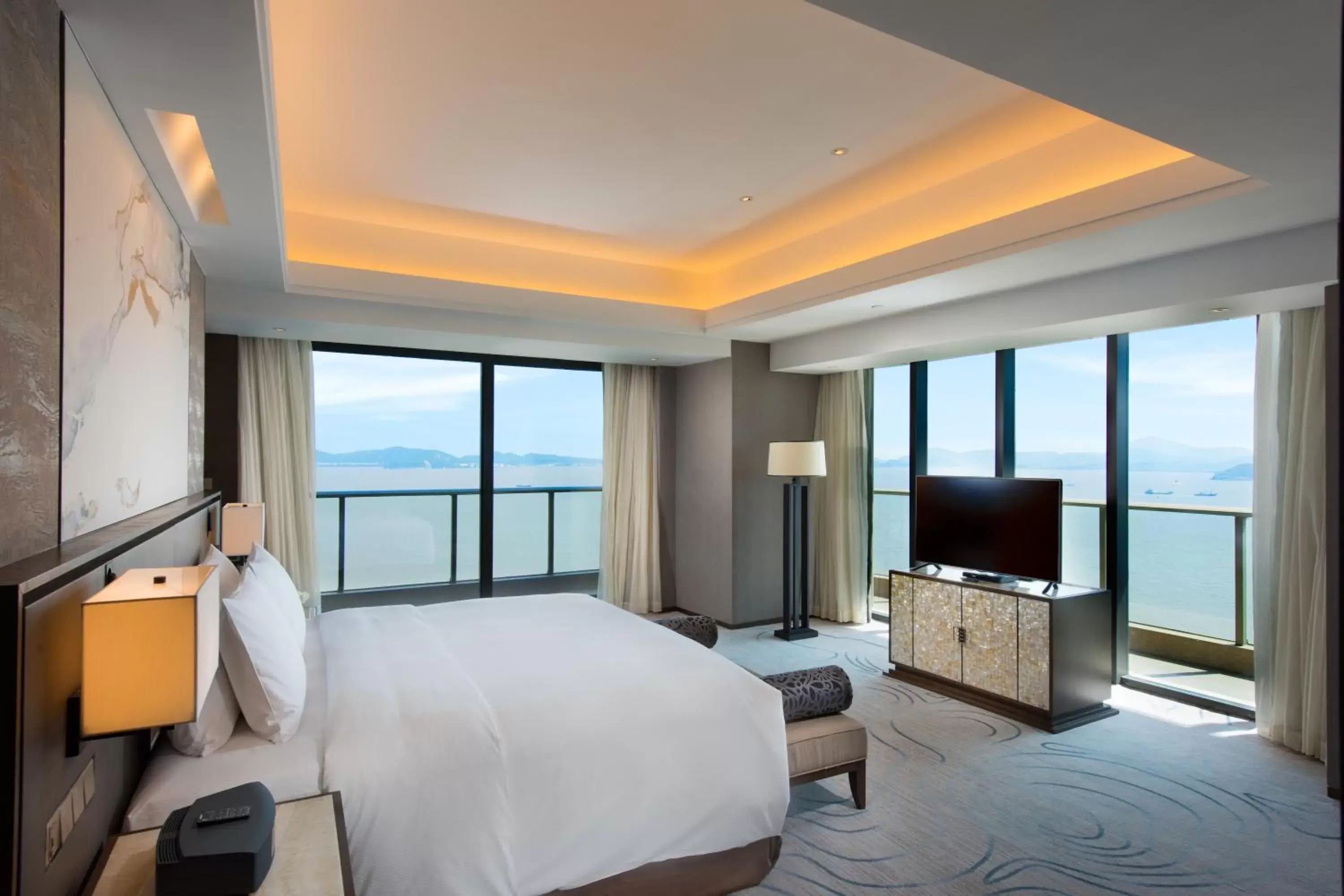 Photo of the whole room, Sea View in Hilton Zhoushan