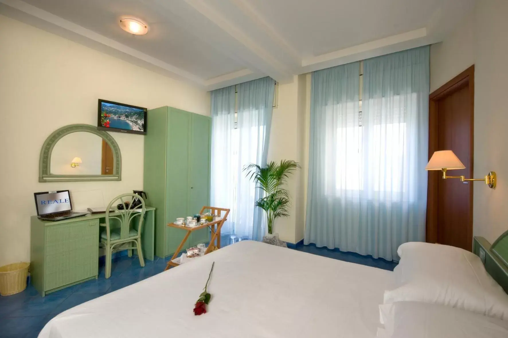 Photo of the whole room, Bed in Hotel Pensione Reale