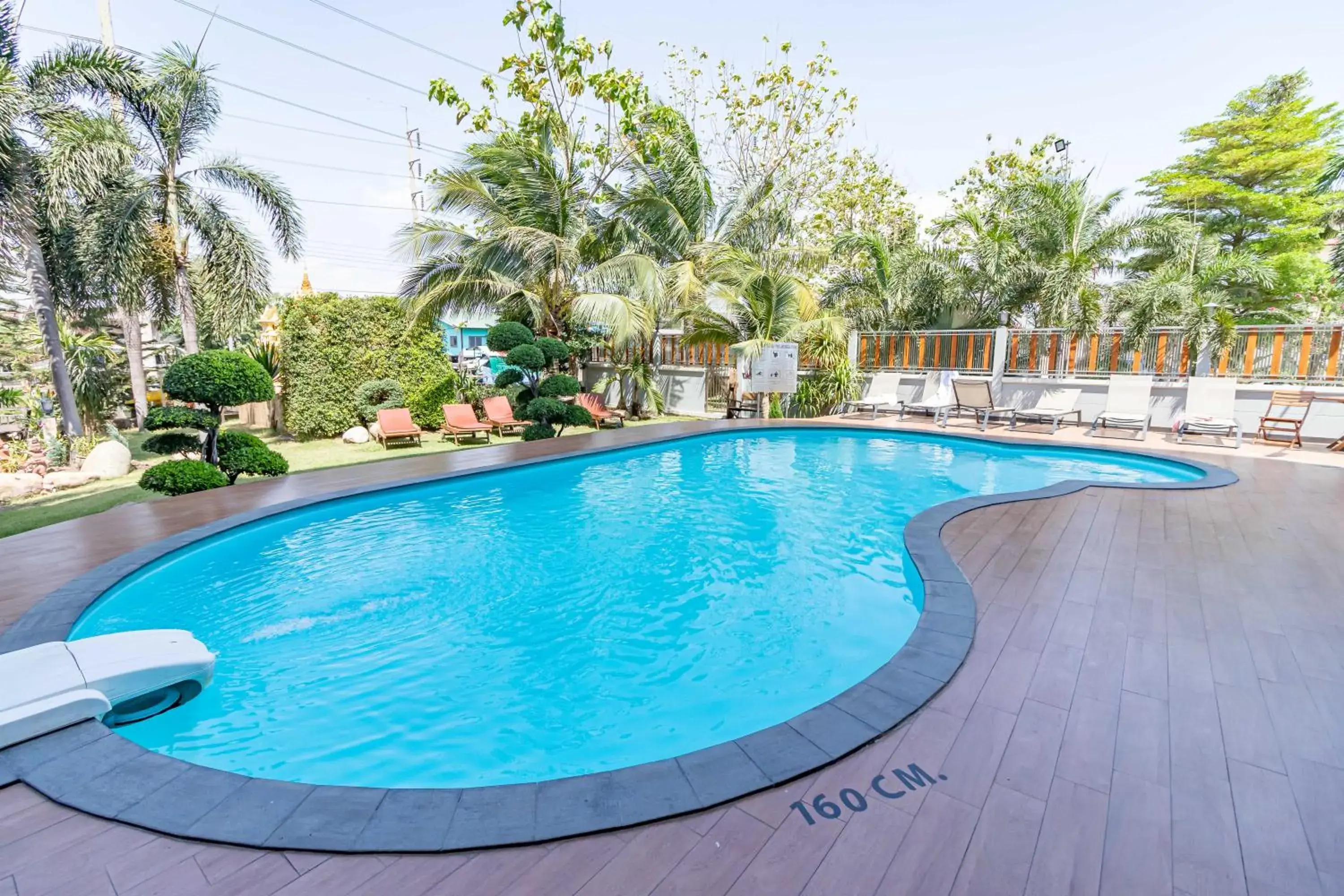 Swimming Pool in Silver Gold Garden, Suvarnabhumi Airport