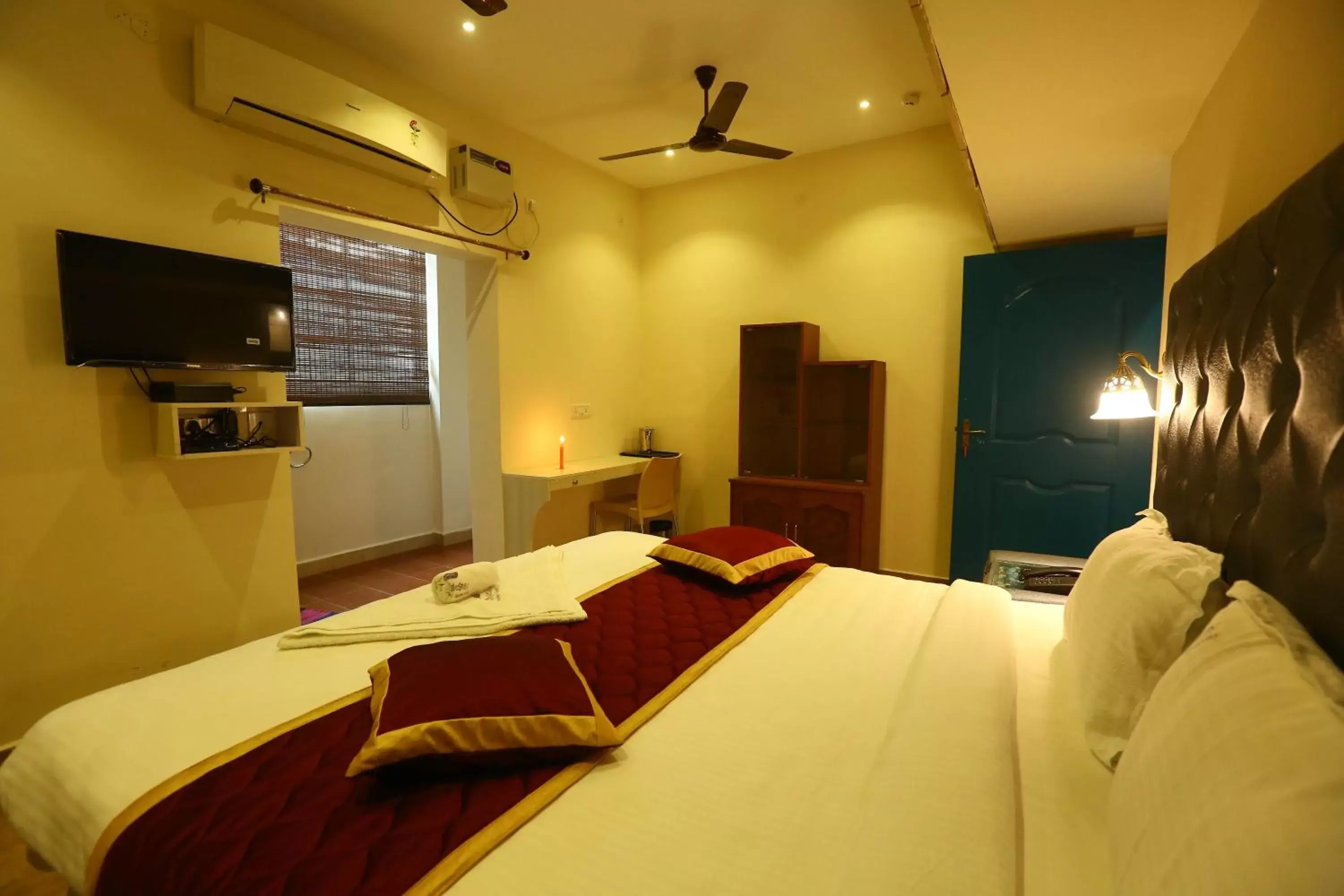 Communal lounge/ TV room, Bed in Zingle Stay Airport Hotel