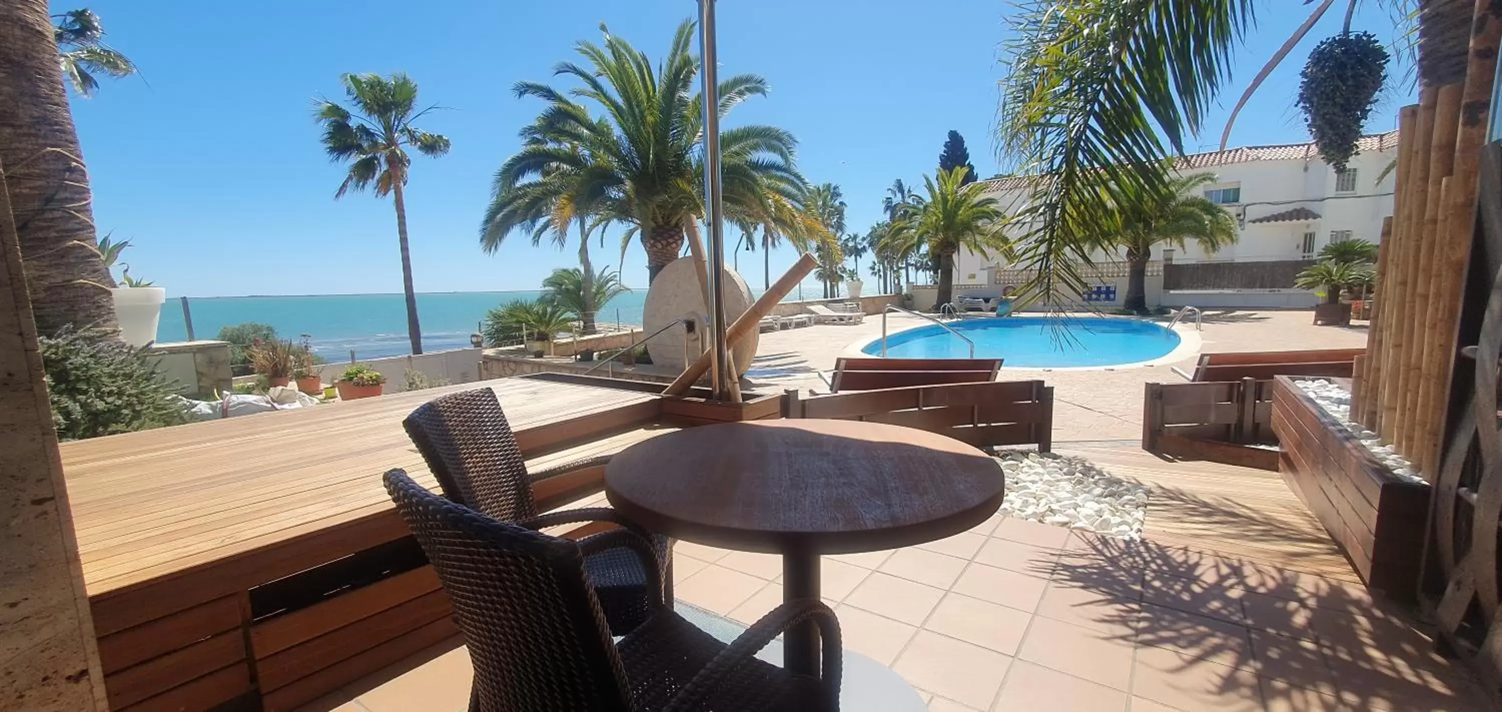 Balcony/Terrace, Swimming Pool in Hotel Miami Mar