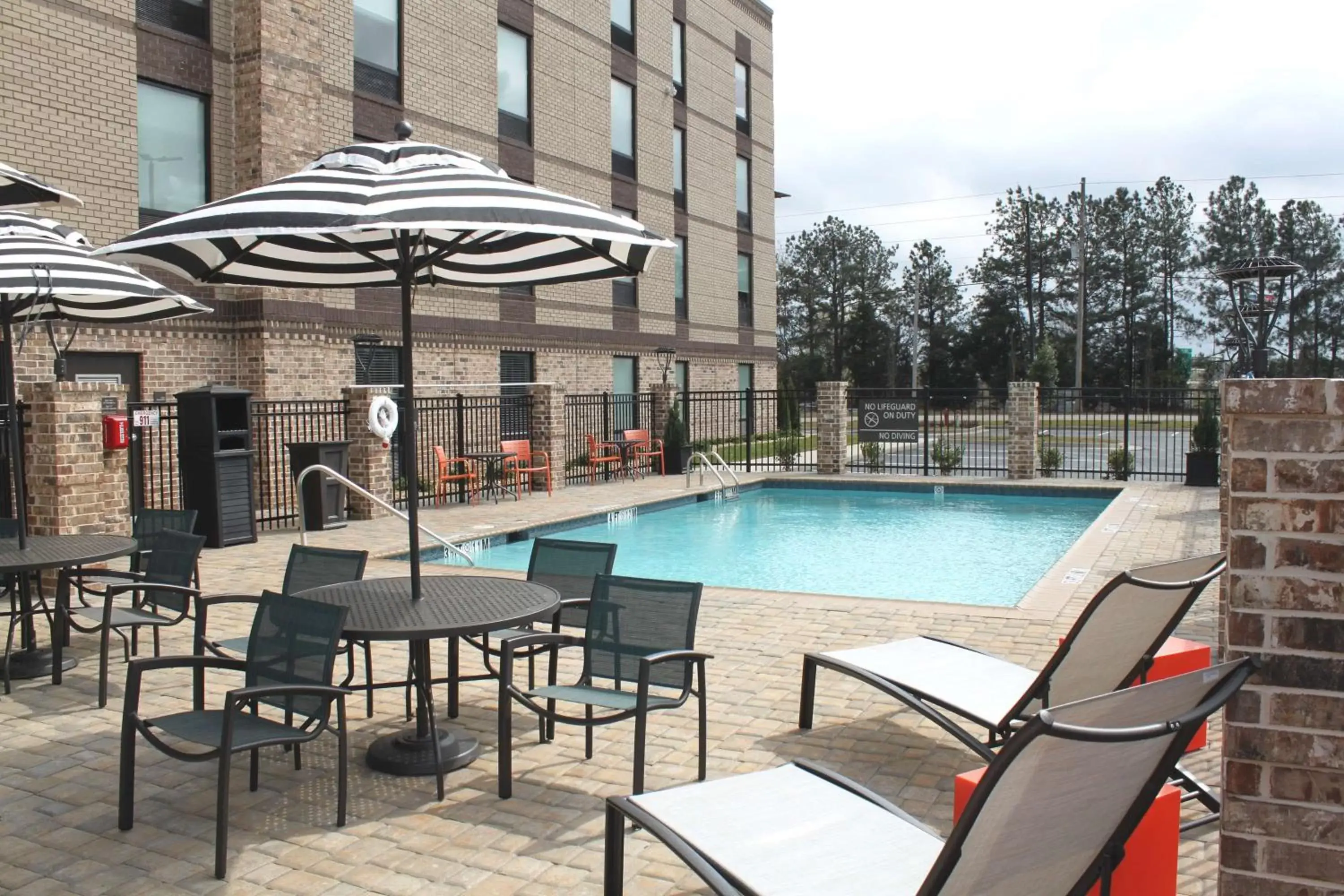 Patio, Swimming Pool in Hampton Inn Forsyth