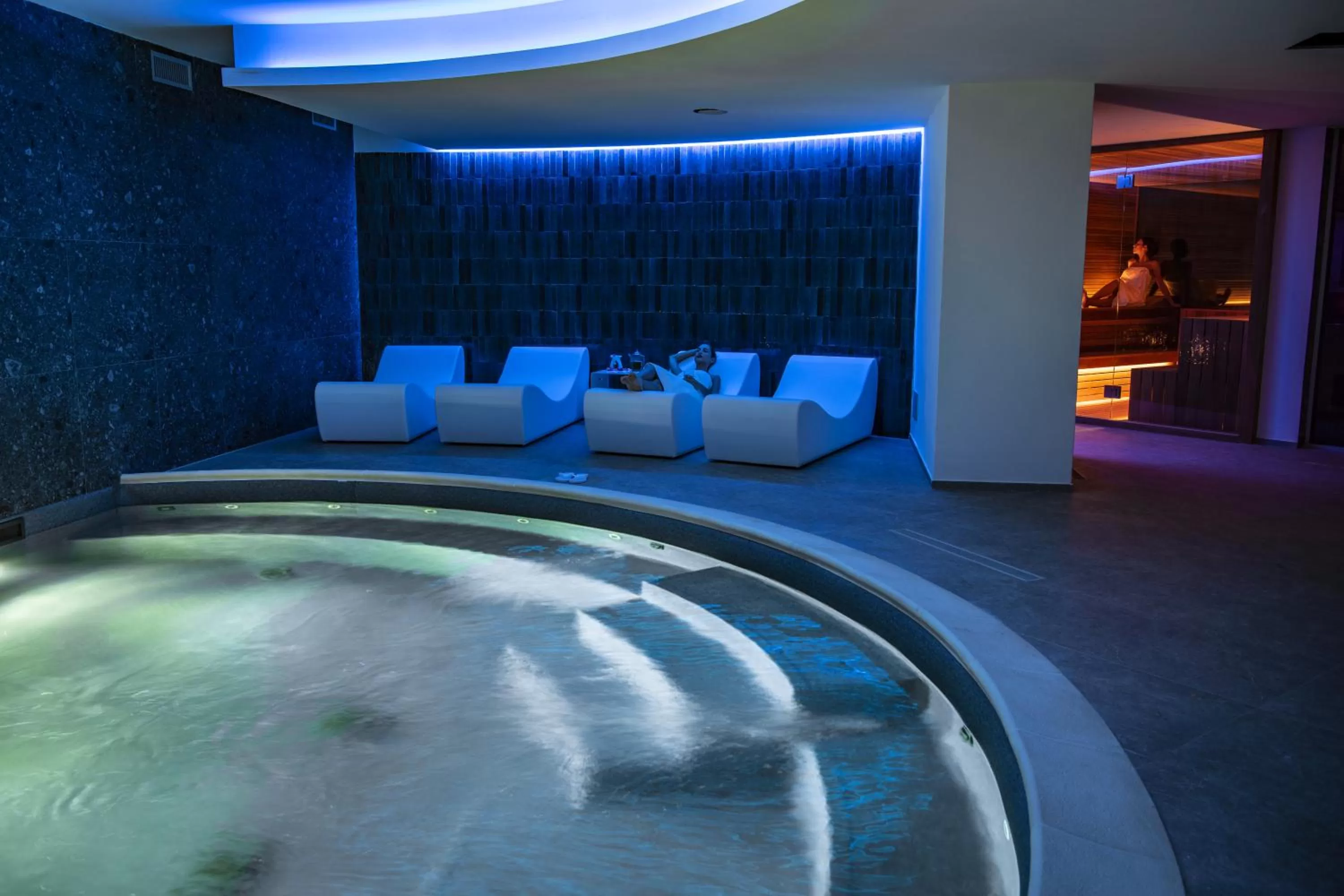 Hot Tub in Resort La Battigia Beach & Spa