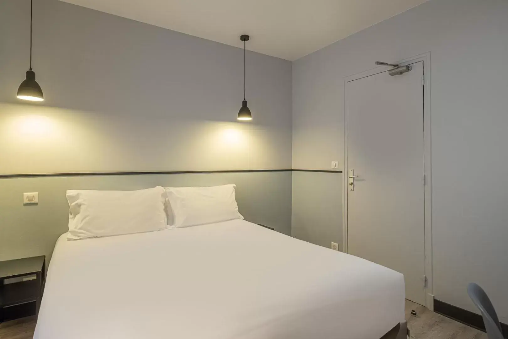 Bedroom, Bed in Hotel Lilas Blanc