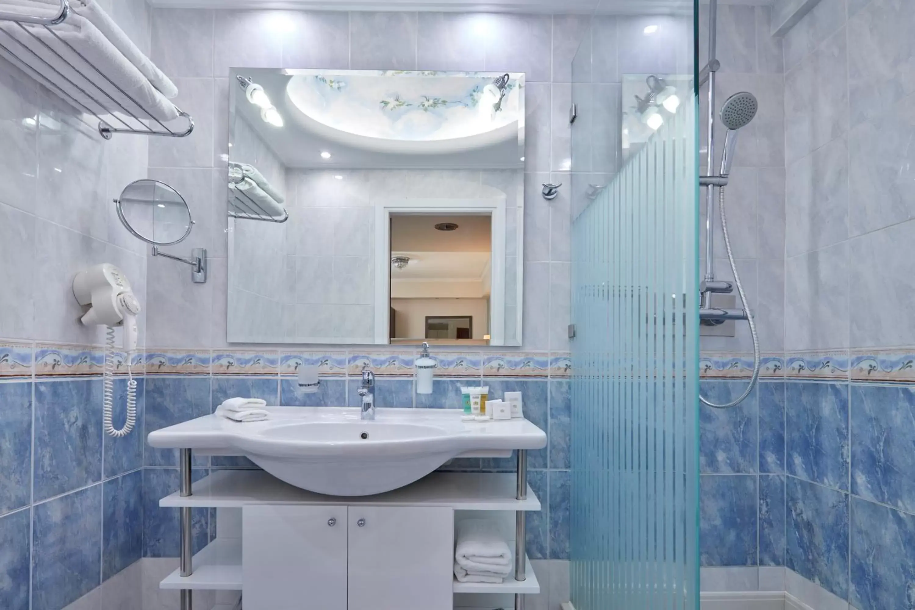 Shower, Bathroom in Ava Hotel and Suites