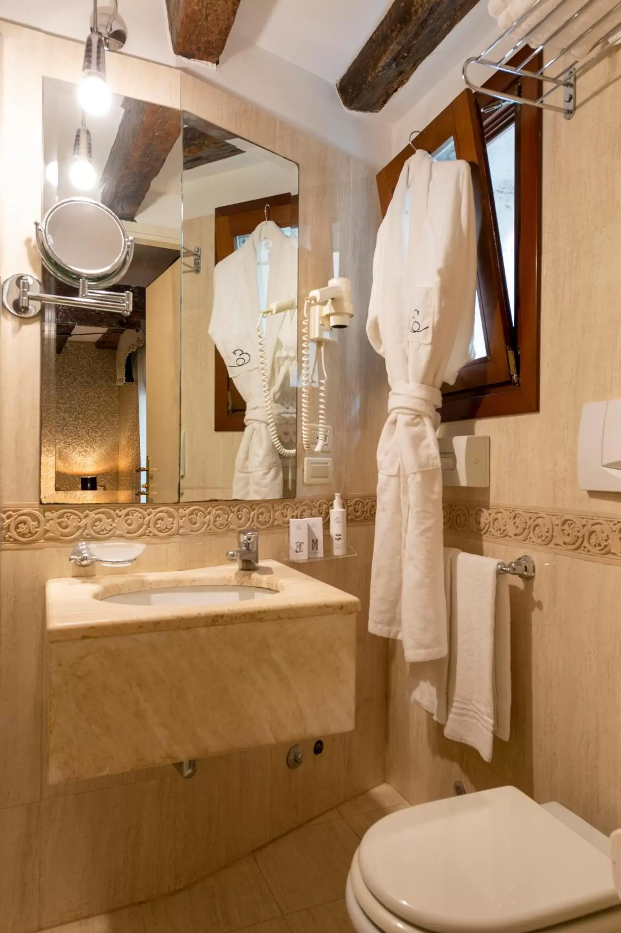 Bathroom in Hotel Antico Doge - a Member of Elizabeth Hotel Group