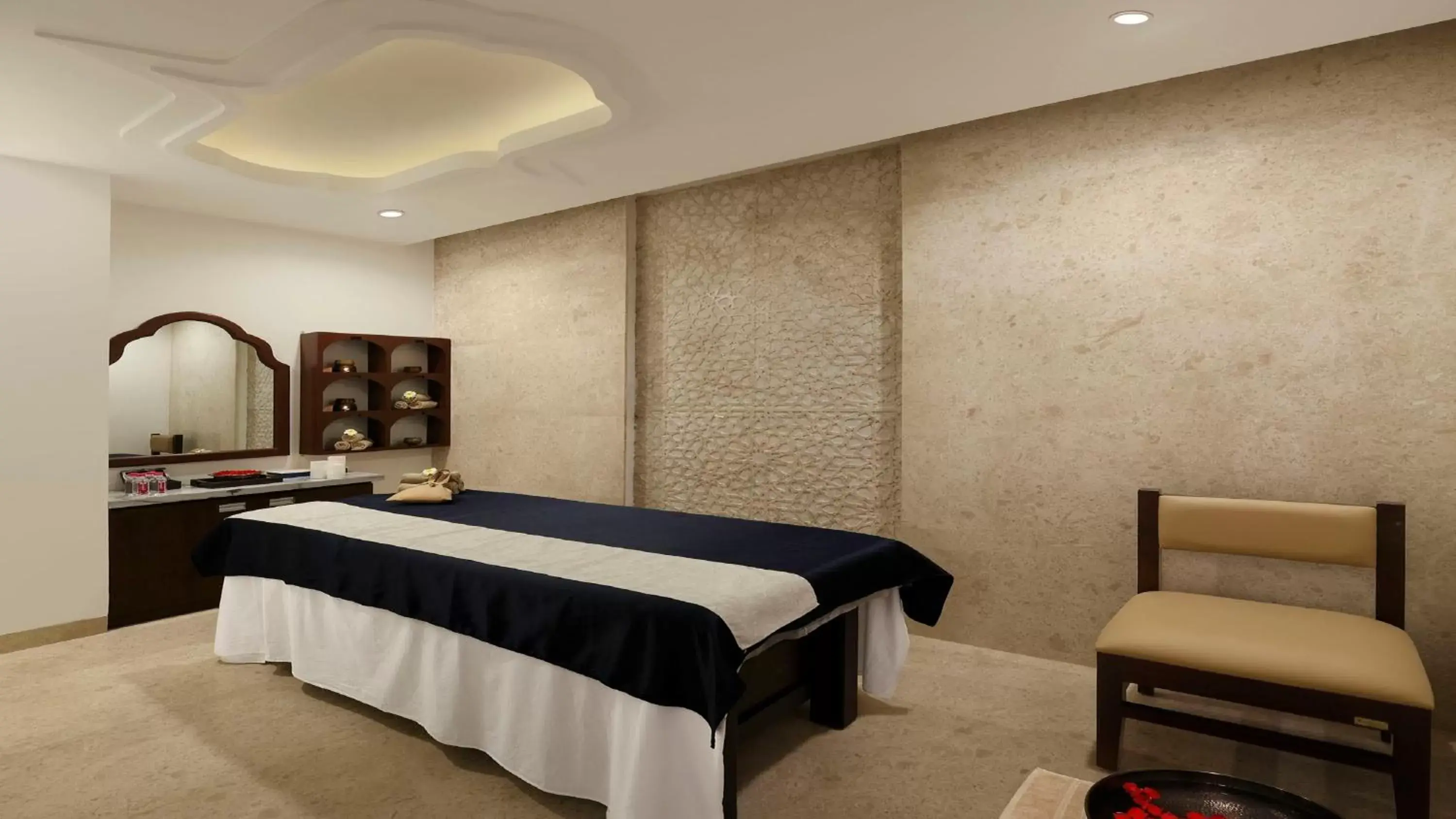 Spa and wellness centre/facilities, Bed in Holiday Inn Jaipur City Centre by IHG Spa and wellness centre/facilities, Bed in Holiday Inn Jaipur City Centre by IHG