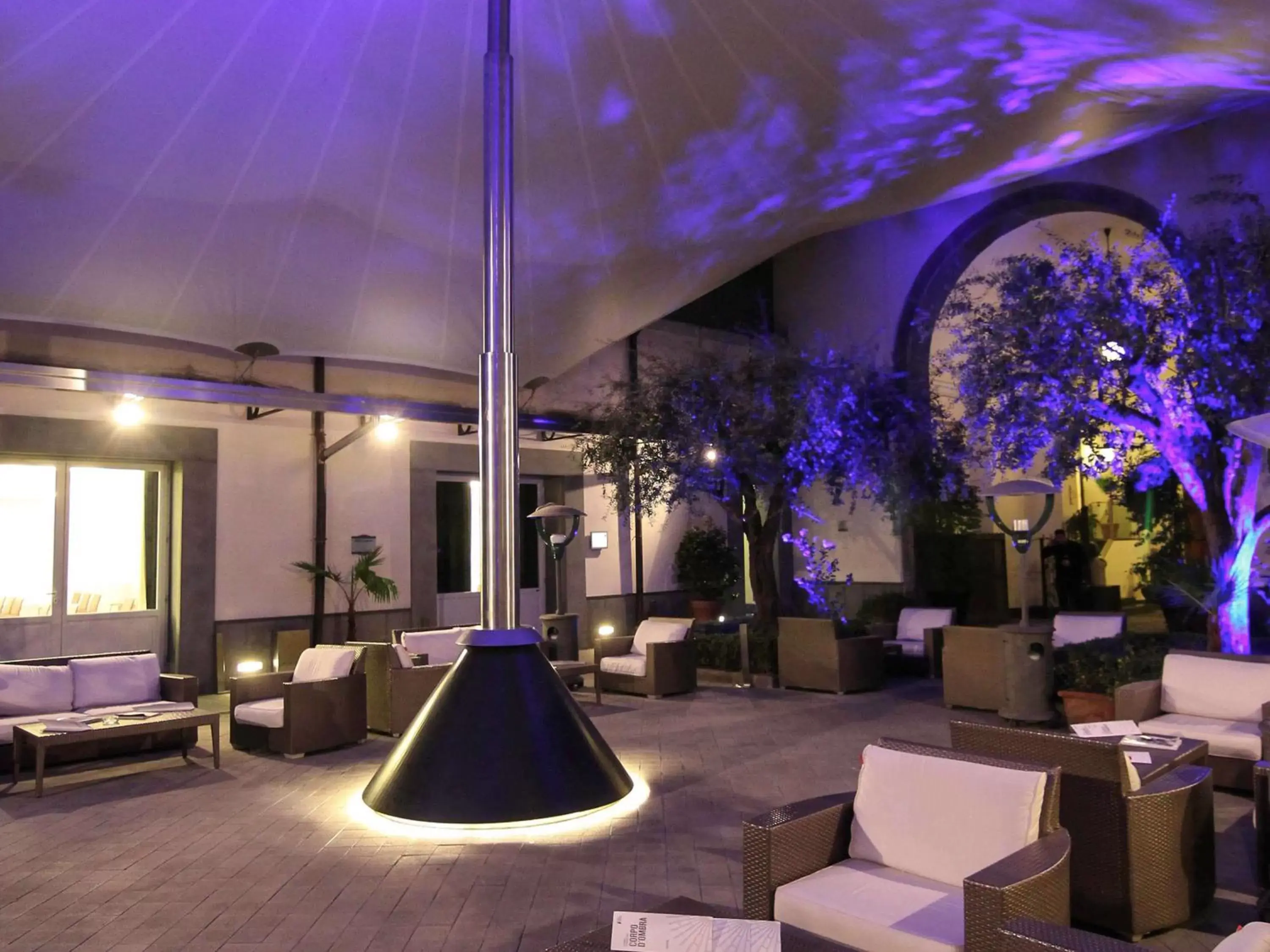 Lounge or bar in MGallery Palazzo Caracciolo Napoli - Hotel Collection