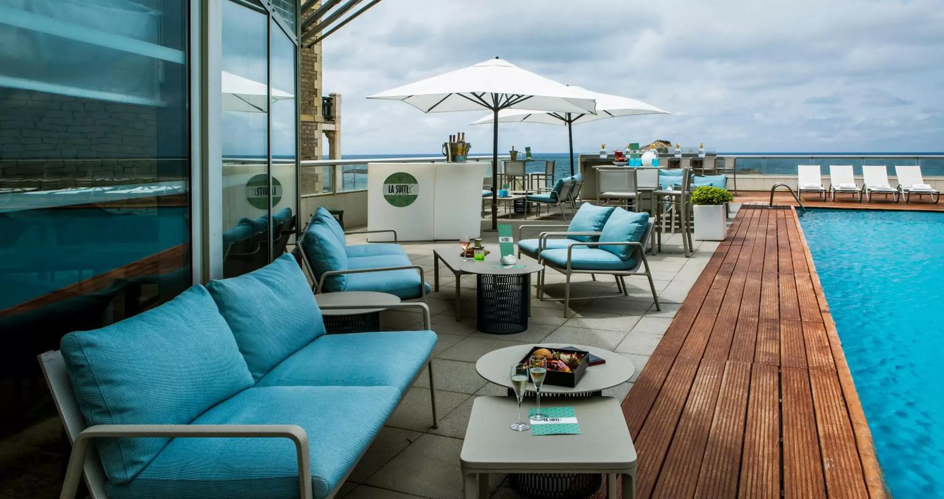 Lounge or bar in Sofitel Biarritz Le Miramar Thalassa