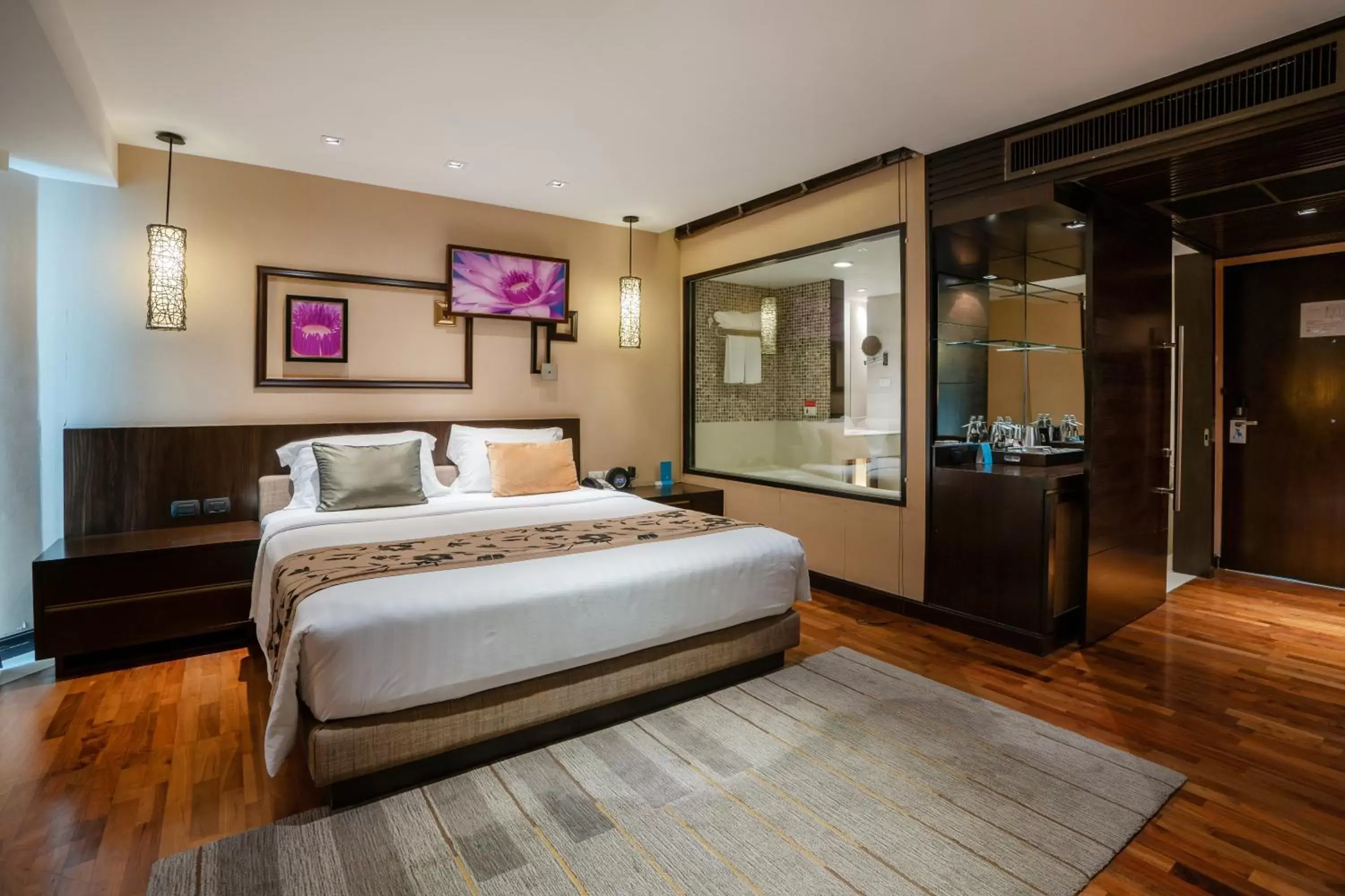 Bedroom, Bed in A-One Pattaya Beach Resort