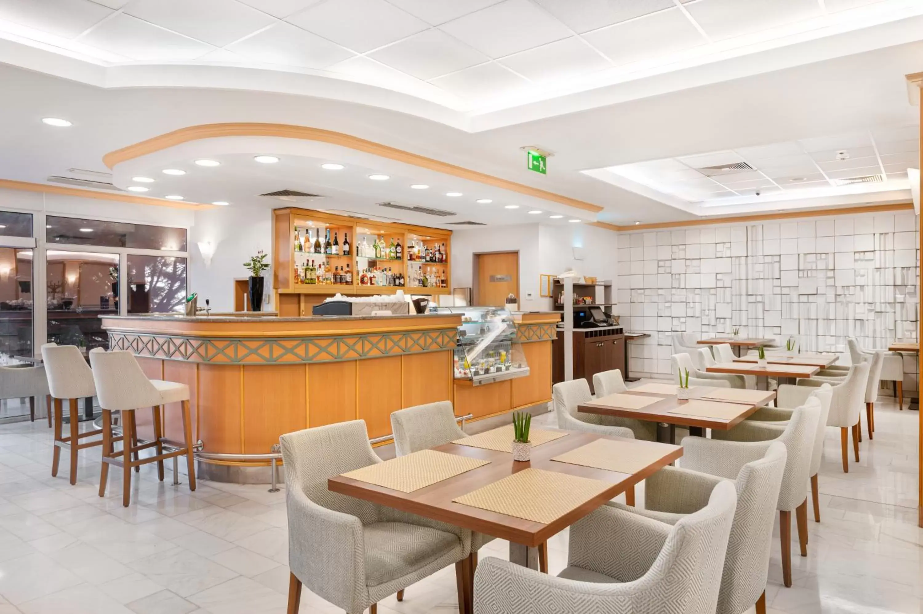 Restaurant/places to eat in Danubius Hotel Arena Restaurant/places to eat in Danubius Hotel Arena