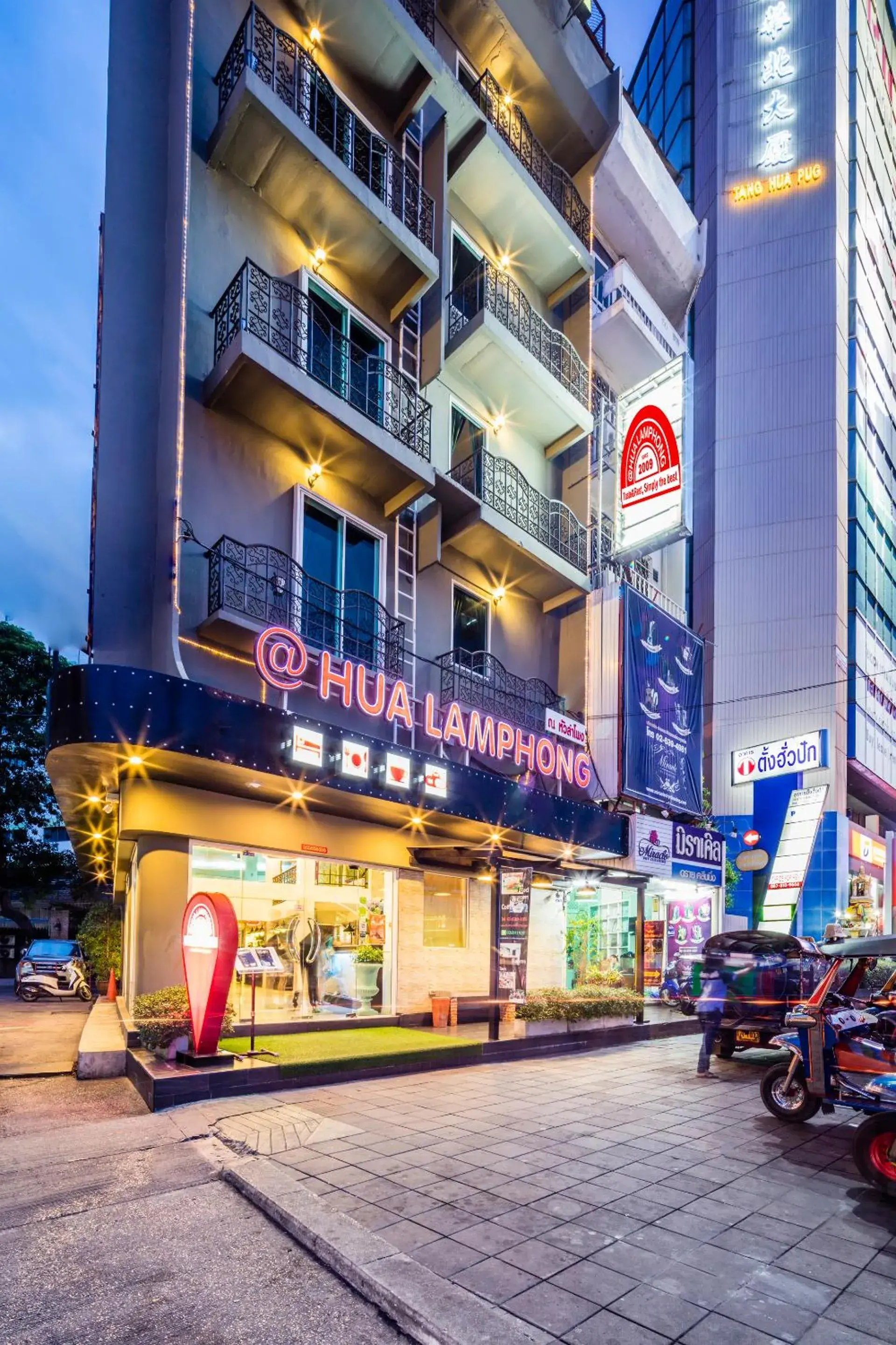 Property building, Facade/Entrance in At Hua Lamphong Hotel