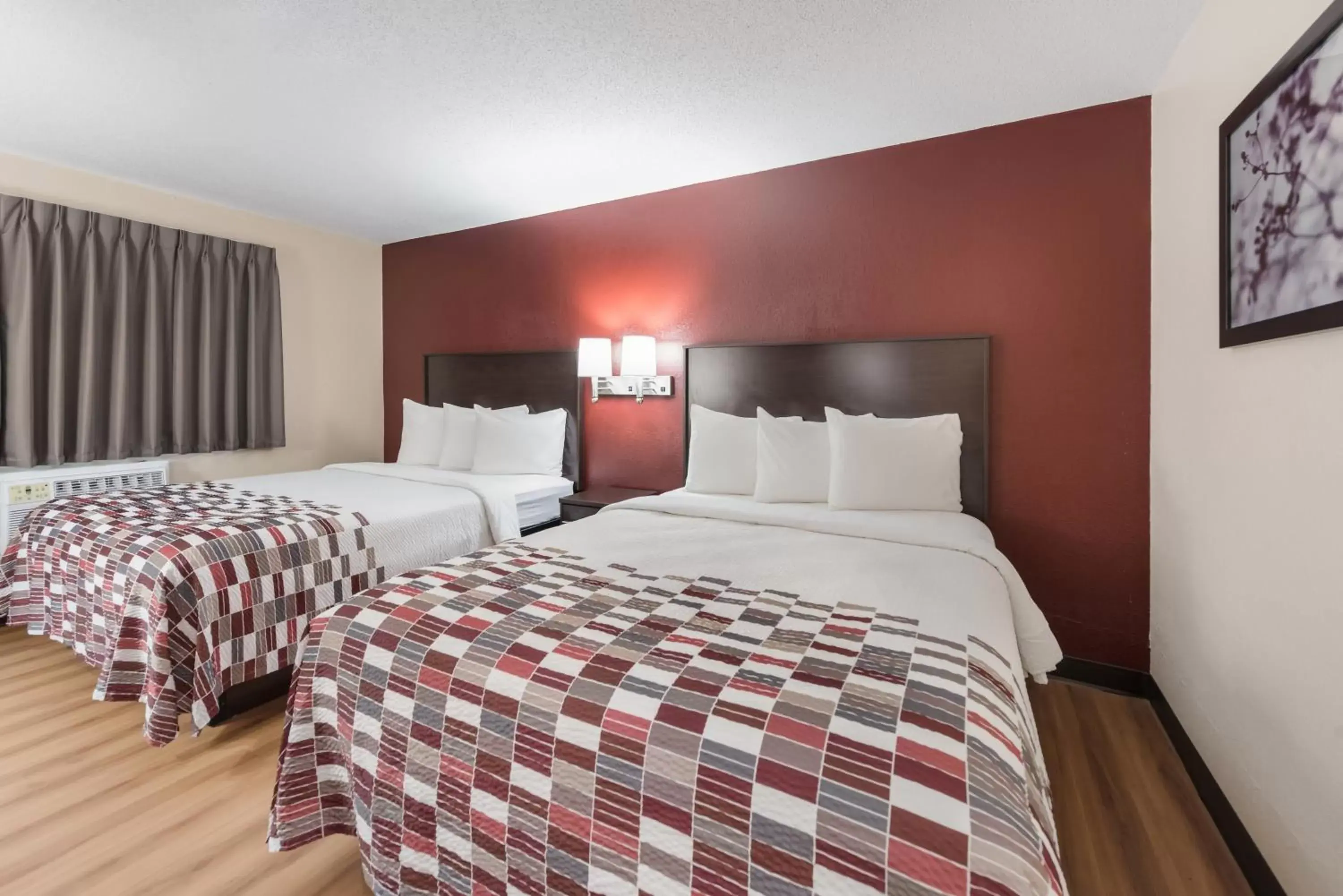Photo of the whole room, Bed in Red Roof Inn Findlay