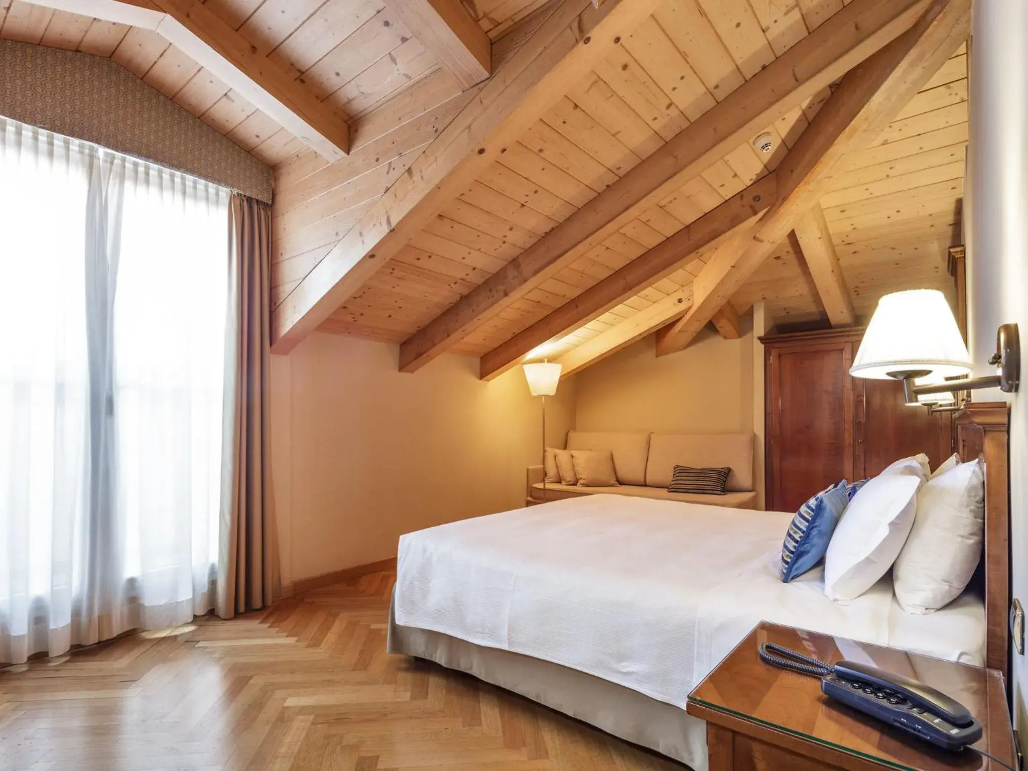 Decorative detail, Bed in Hotel Continentale