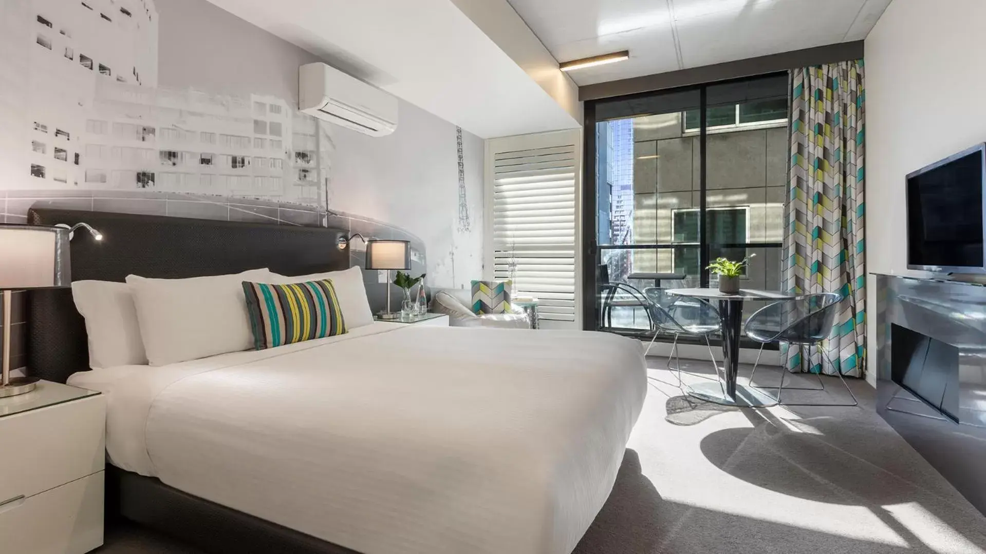 Bed in Oaks Melbourne on William Suites