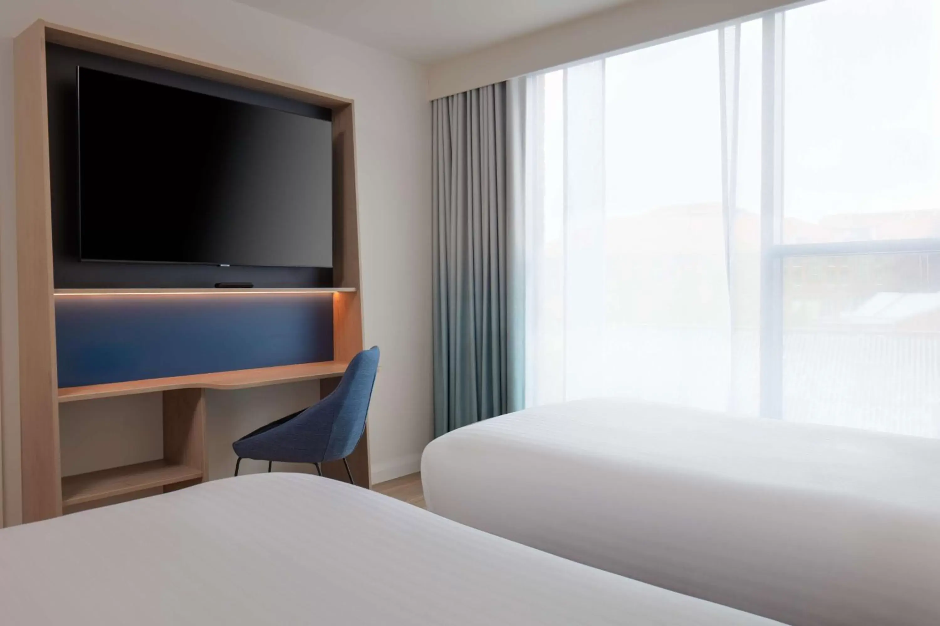 Bed, TV/Entertainment Center in Hampton by Hilton York Piccadilly
