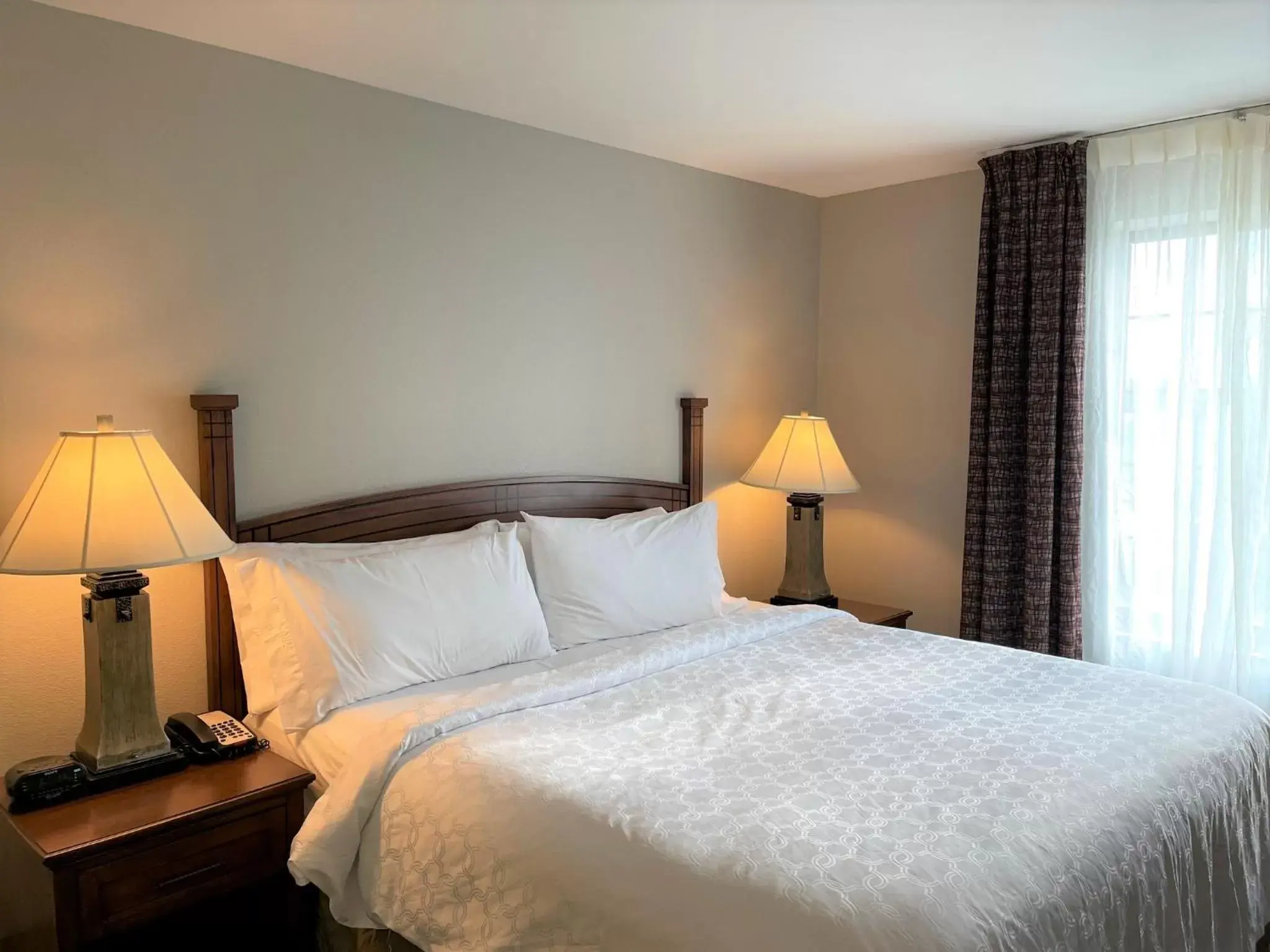 Bedroom, Bed in Staybridge Suites Milwaukee West-Oconomowoc, an IHG Hotel