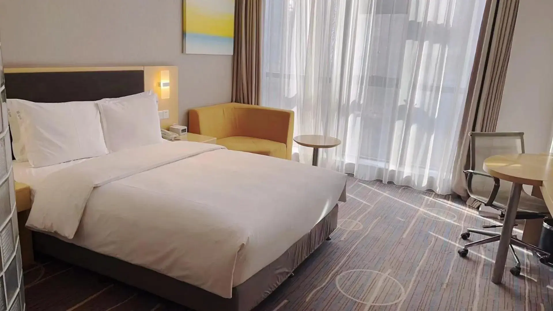 Bedroom, Bed in Holiday Inn Express Shijiazhuang Heping, an IHG Hotel