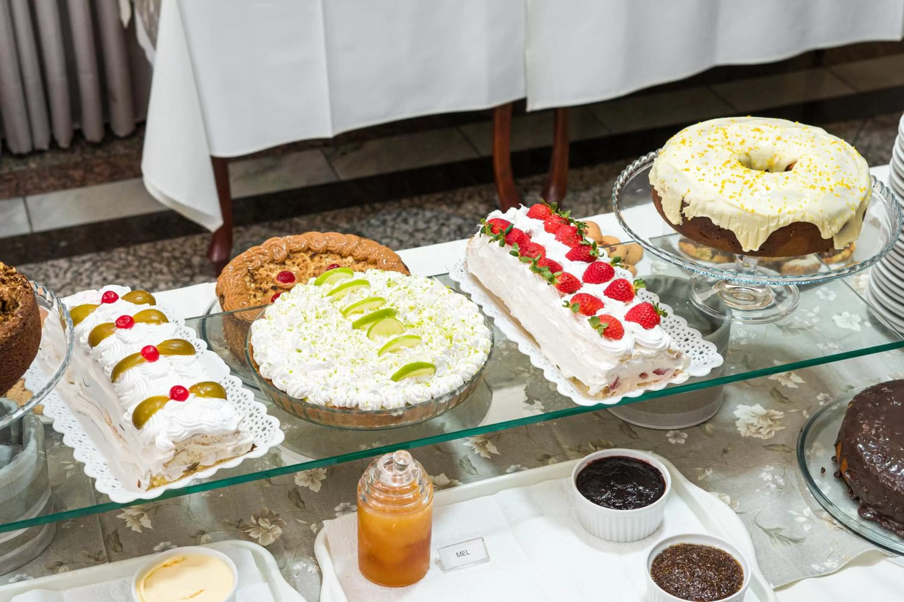 Food and drinks in Condall Palace Hotel