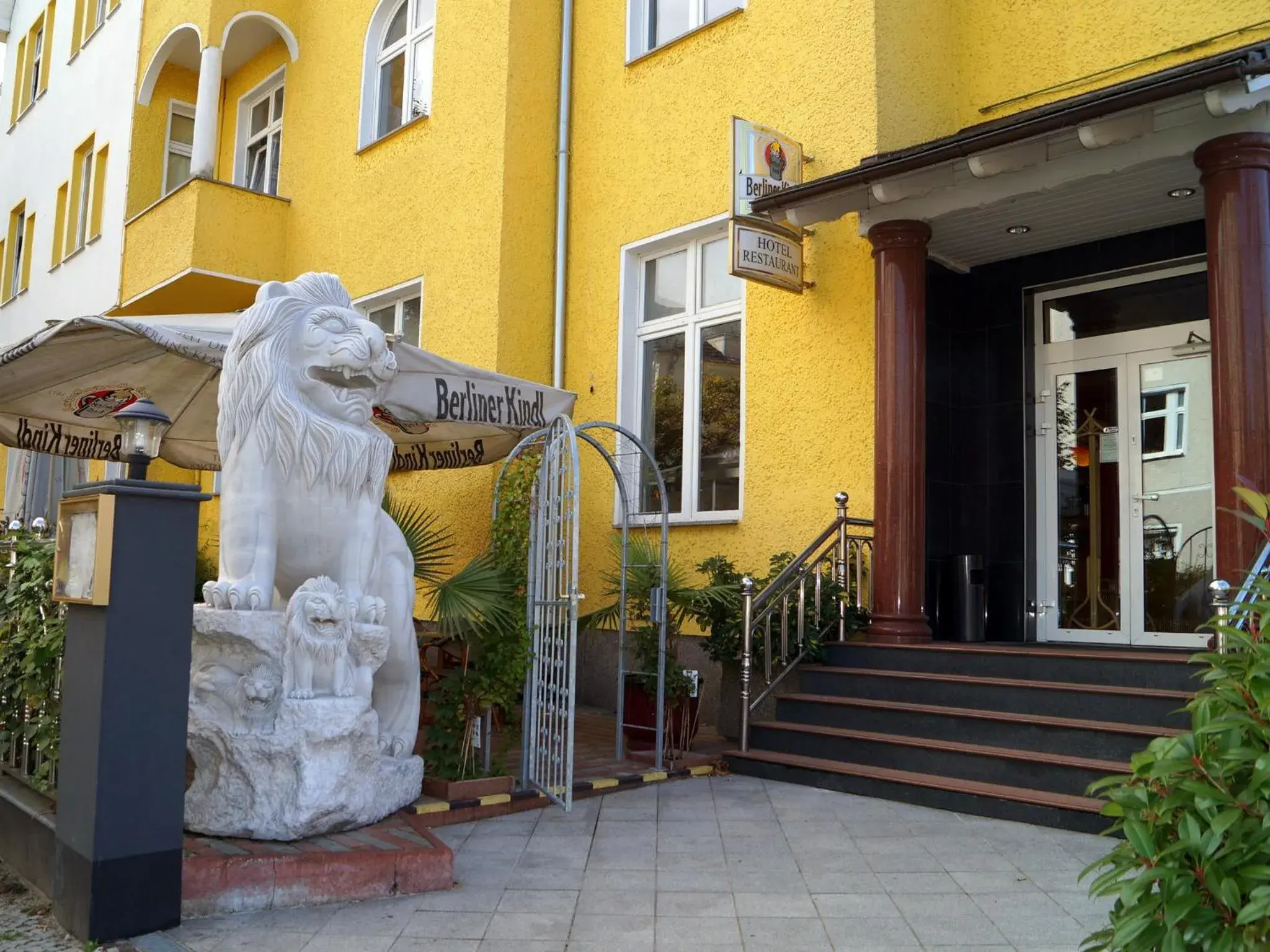 Facade/entrance in Hotel Karlshorst