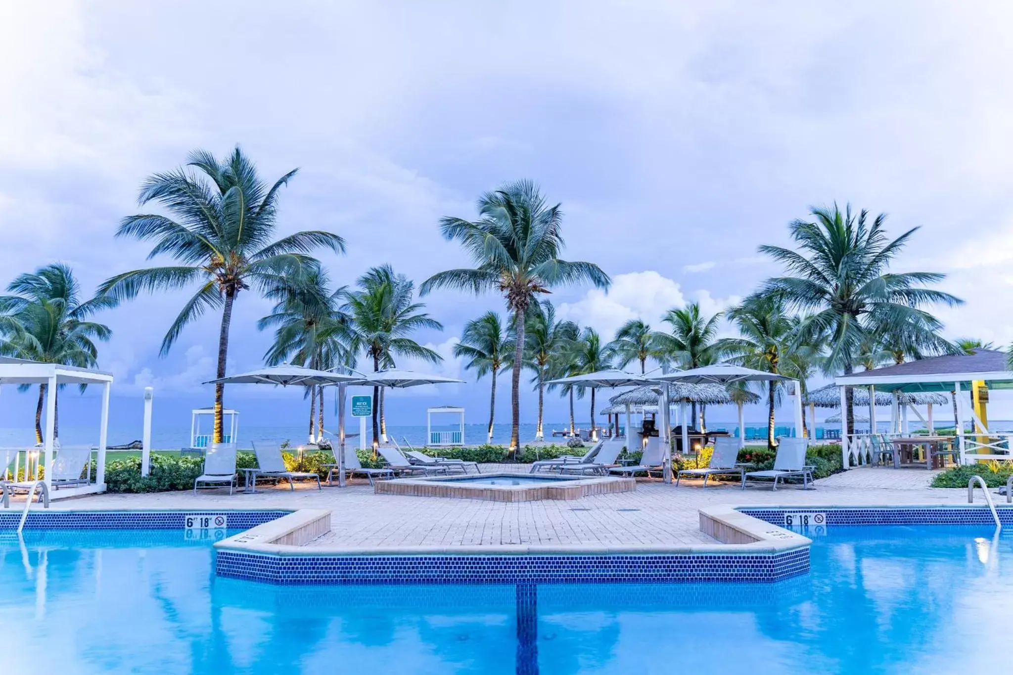 Swimming Pool in Holiday Inn Resort Grand Cayman, an IHG Hotel