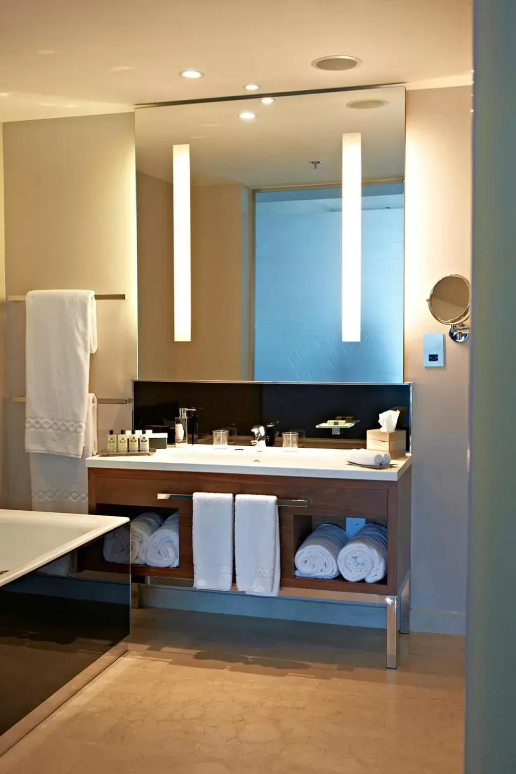 Toilet, Bathroom in InterContinental Doha The City, an IHG Hotel