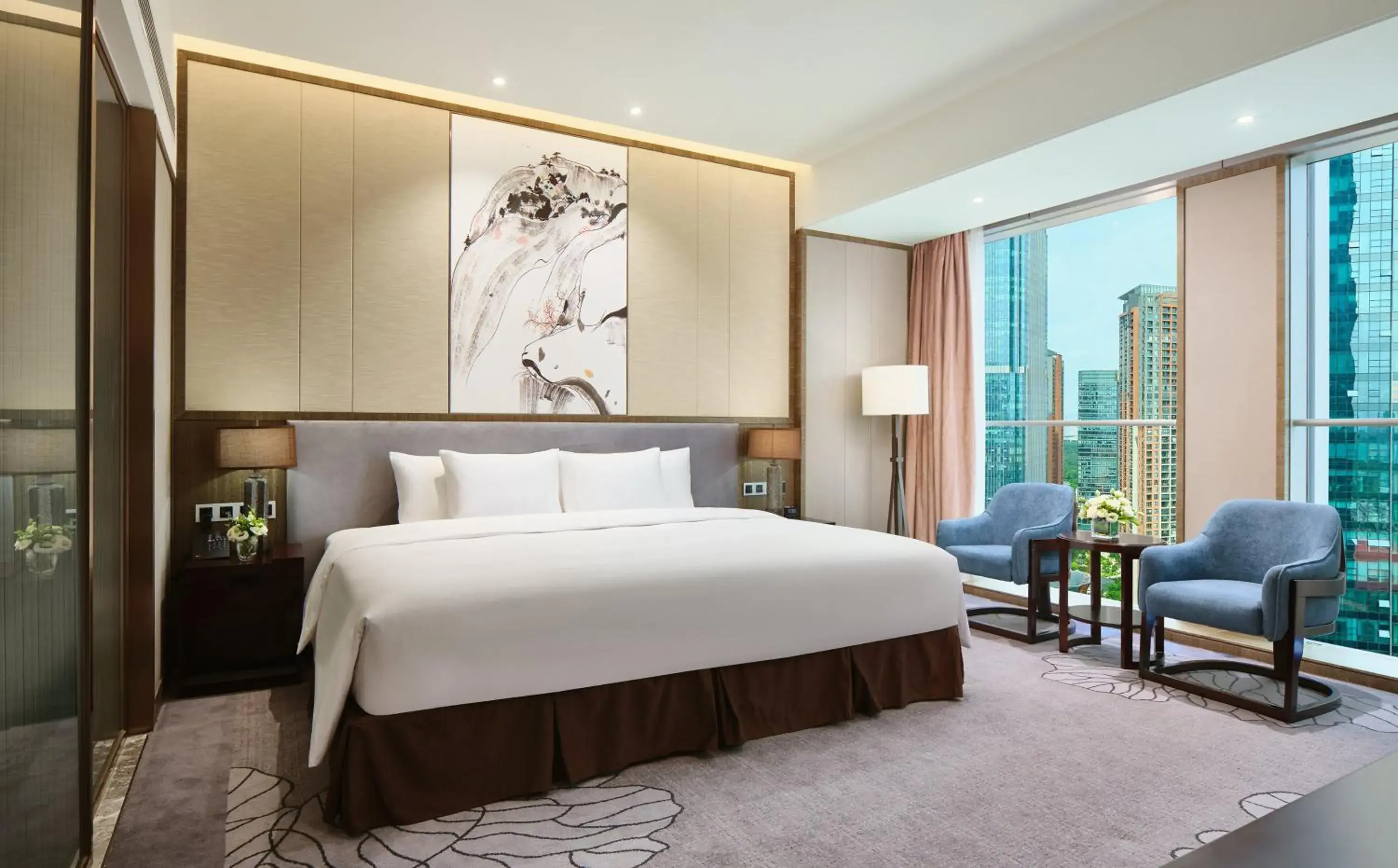 Photo of the whole room, Bed in Crowne Plaza Nanning City Center, an IHG Hotel