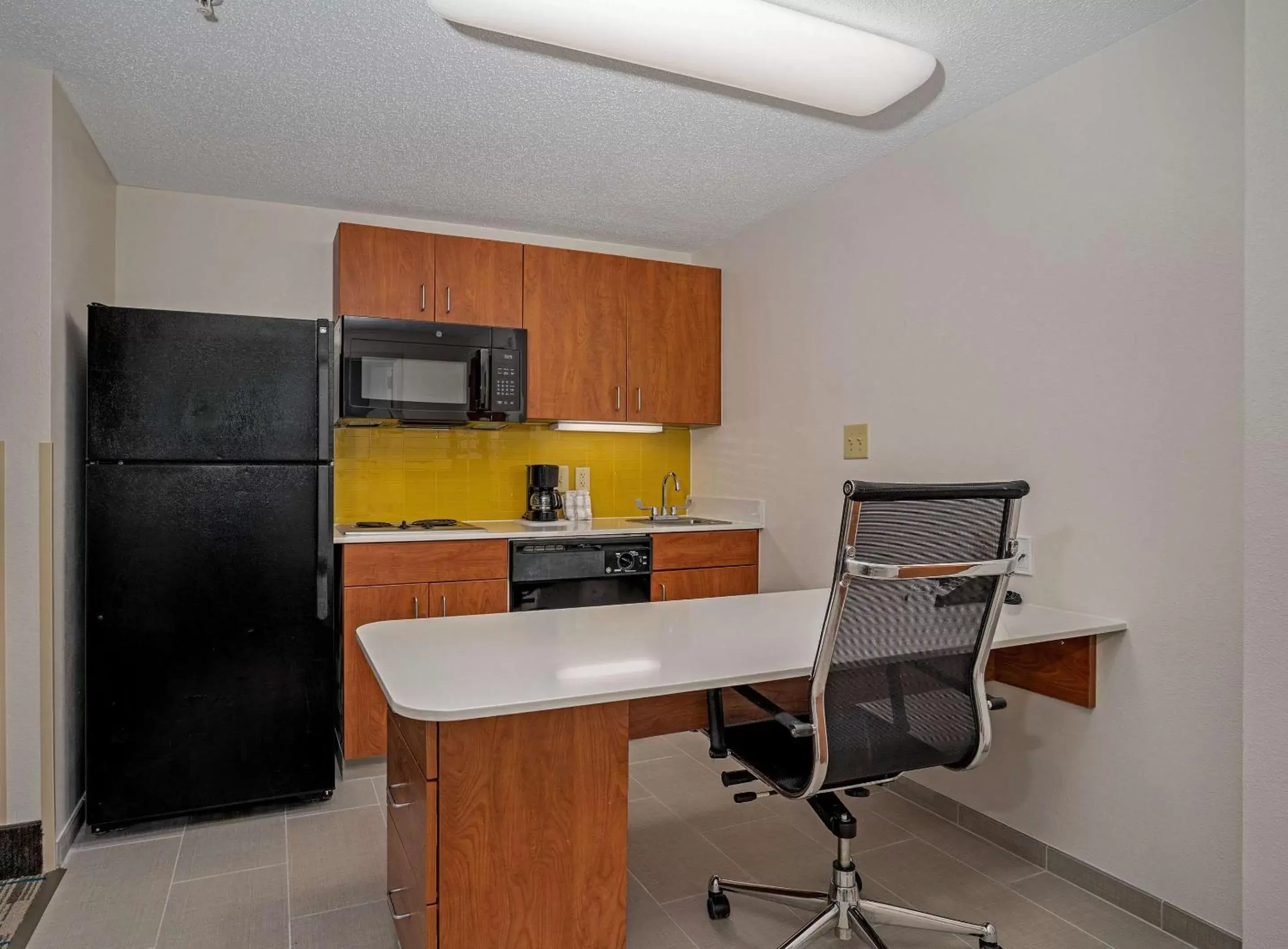 Photo of the whole room, Kitchen/Kitchenette in MainStay Suites Wilmington