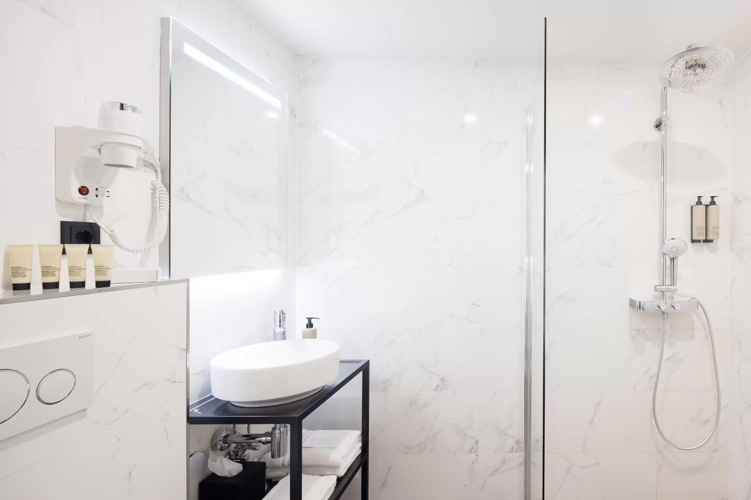 Shower, Bathroom in Huygens Place Amsterdam