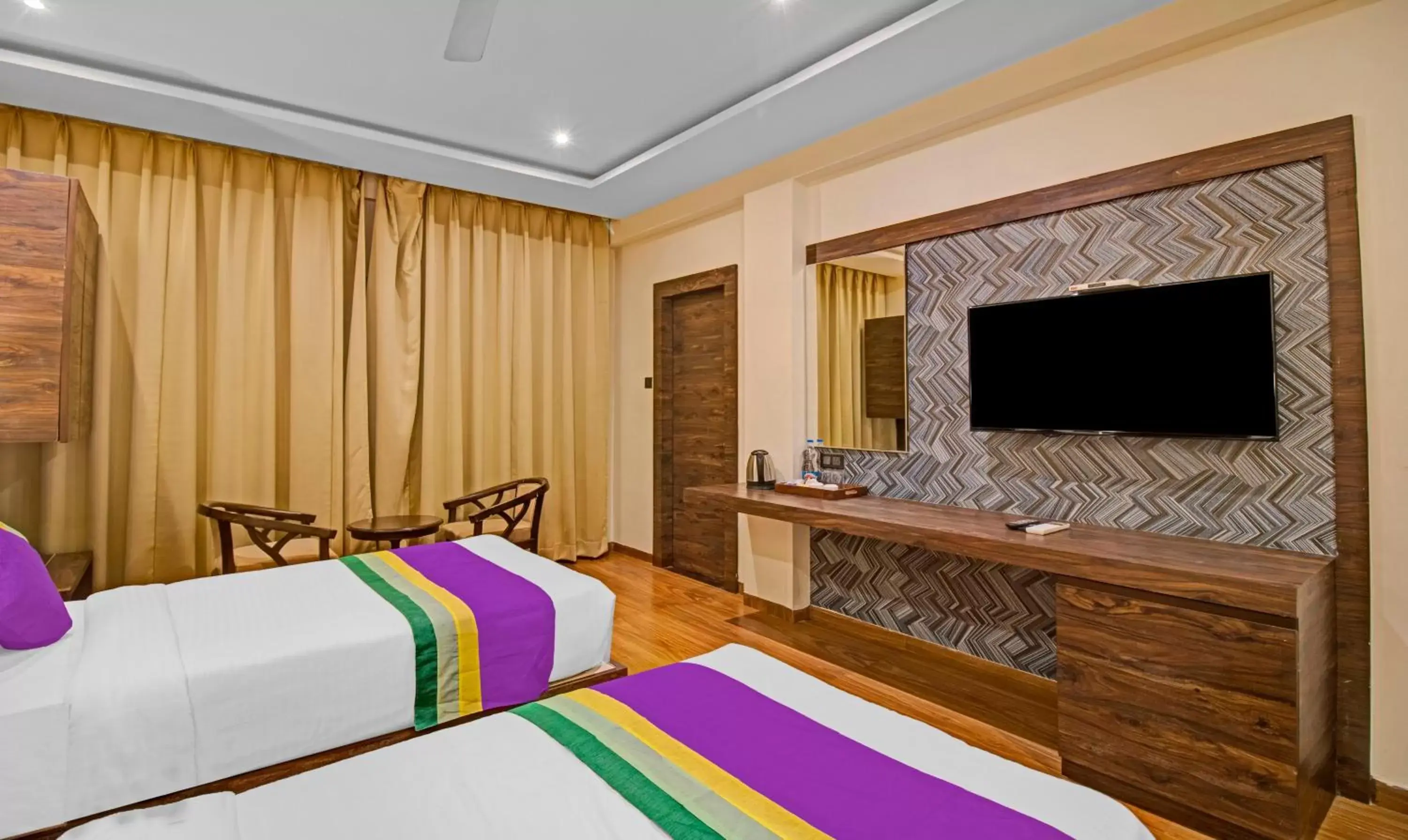 TV and multimedia, Bed in Treebo Premium Median Inn TV and multimedia, Bed in Treebo Premium Median Inn