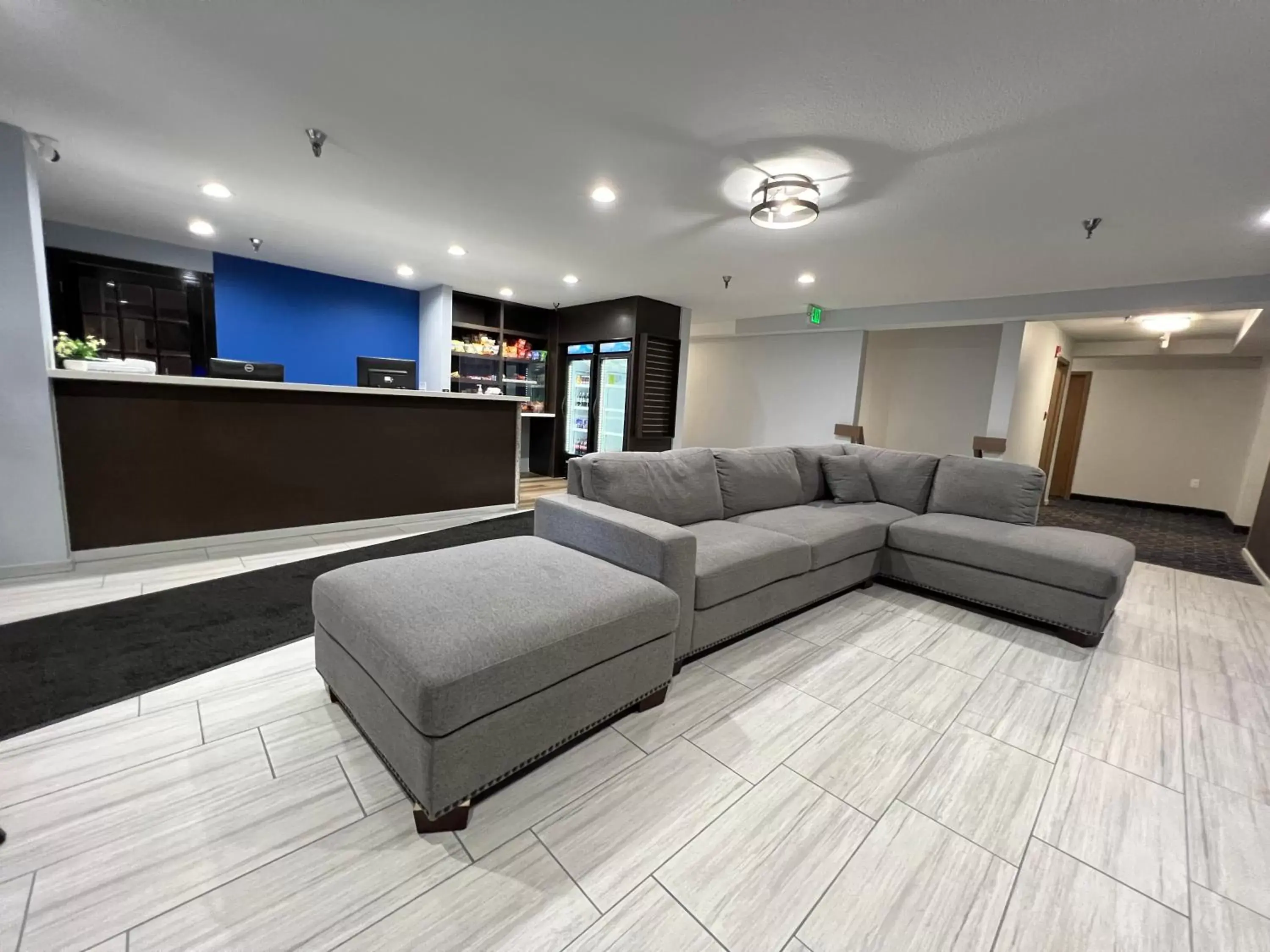 Lobby or reception, Lobby/Reception in SureStay Plus Hotel by Best Western Mammoth Lakes