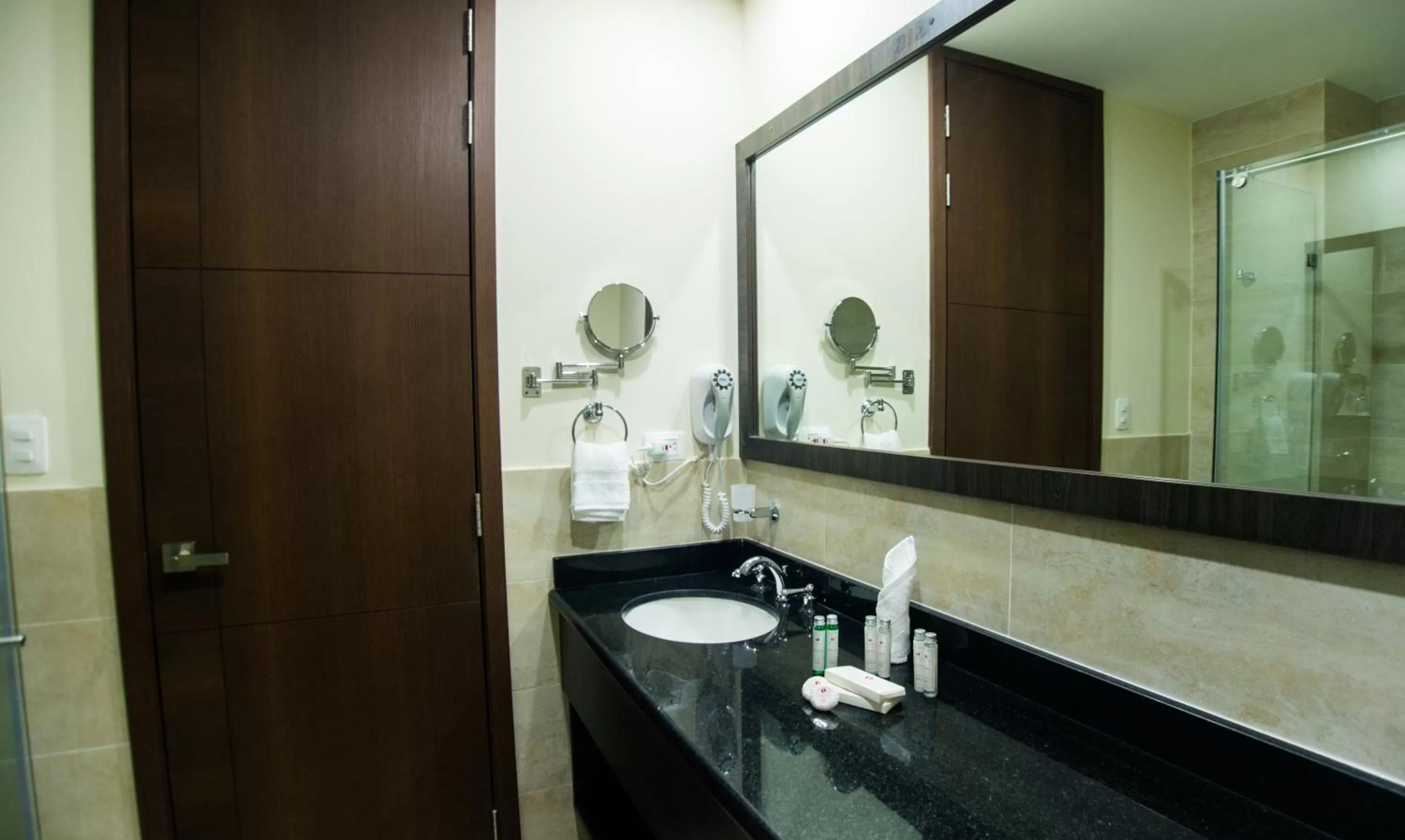 Bathroom in Hotel H R amada Cúcuta