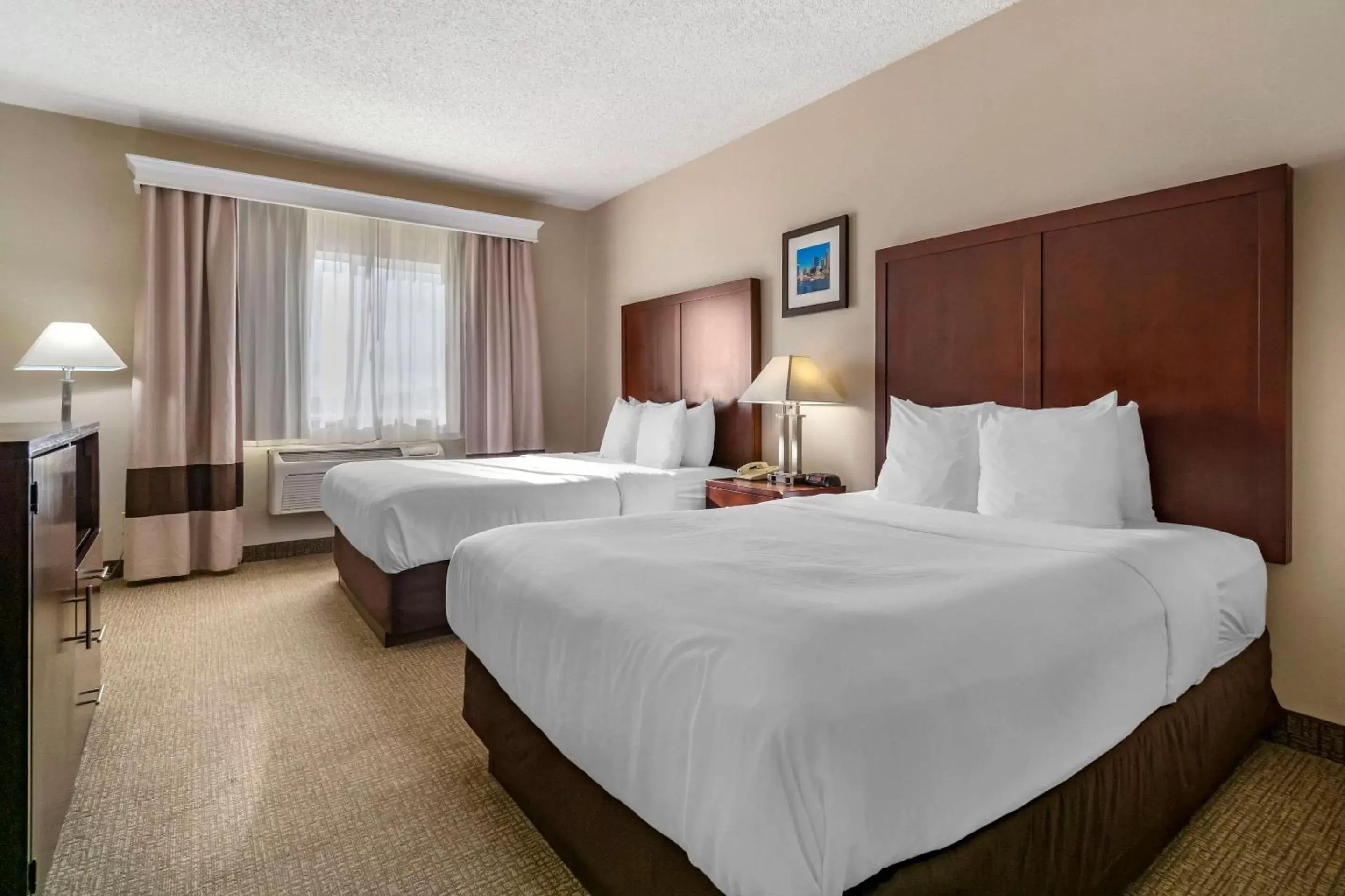 Photo of the whole room, Bed in Comfort Inn & Suites Seattle North