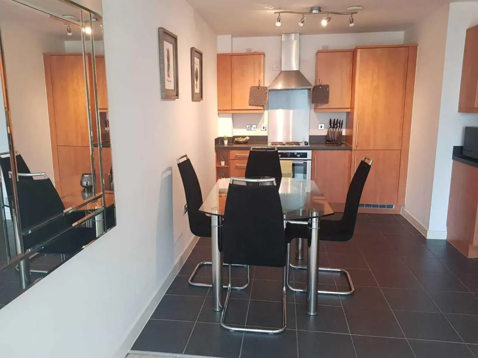 Kitchen or kitchenette, Dining Area in Dazzon Apartments - HUB - Central MK