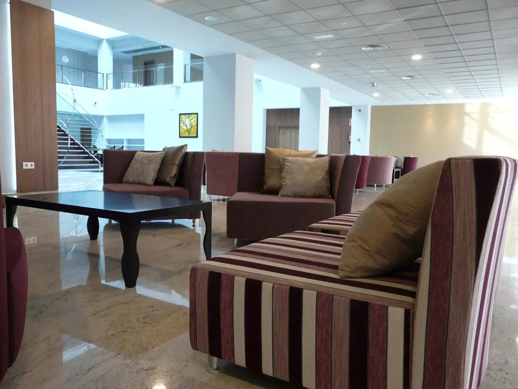 Lounge or bar, Seating Area in Hotel Ciudad De Ponferrada