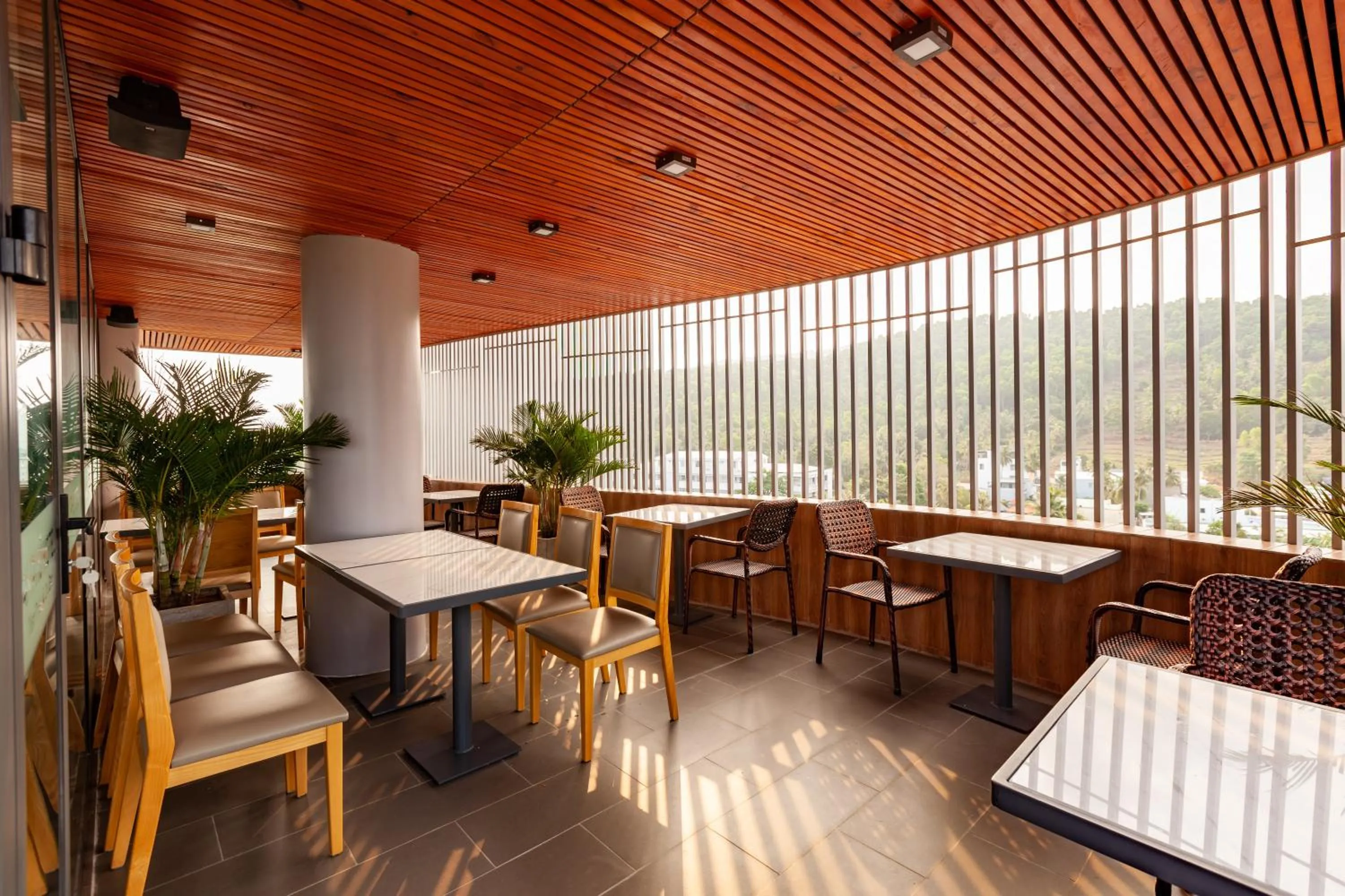 Restaurant/places to eat in An Phu Hotel