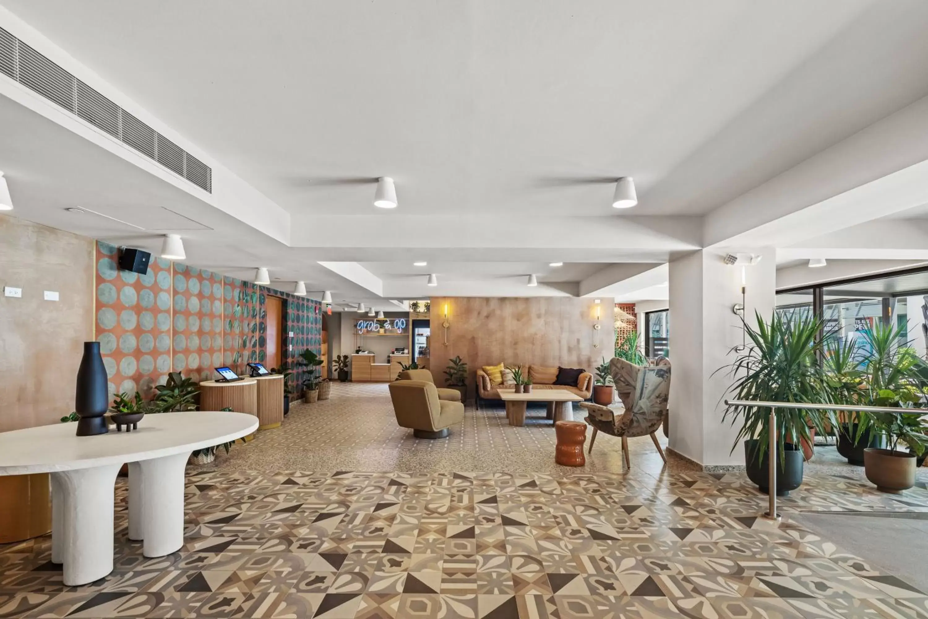 Lobby or reception in HiBird- Apartment and Suites Hotel