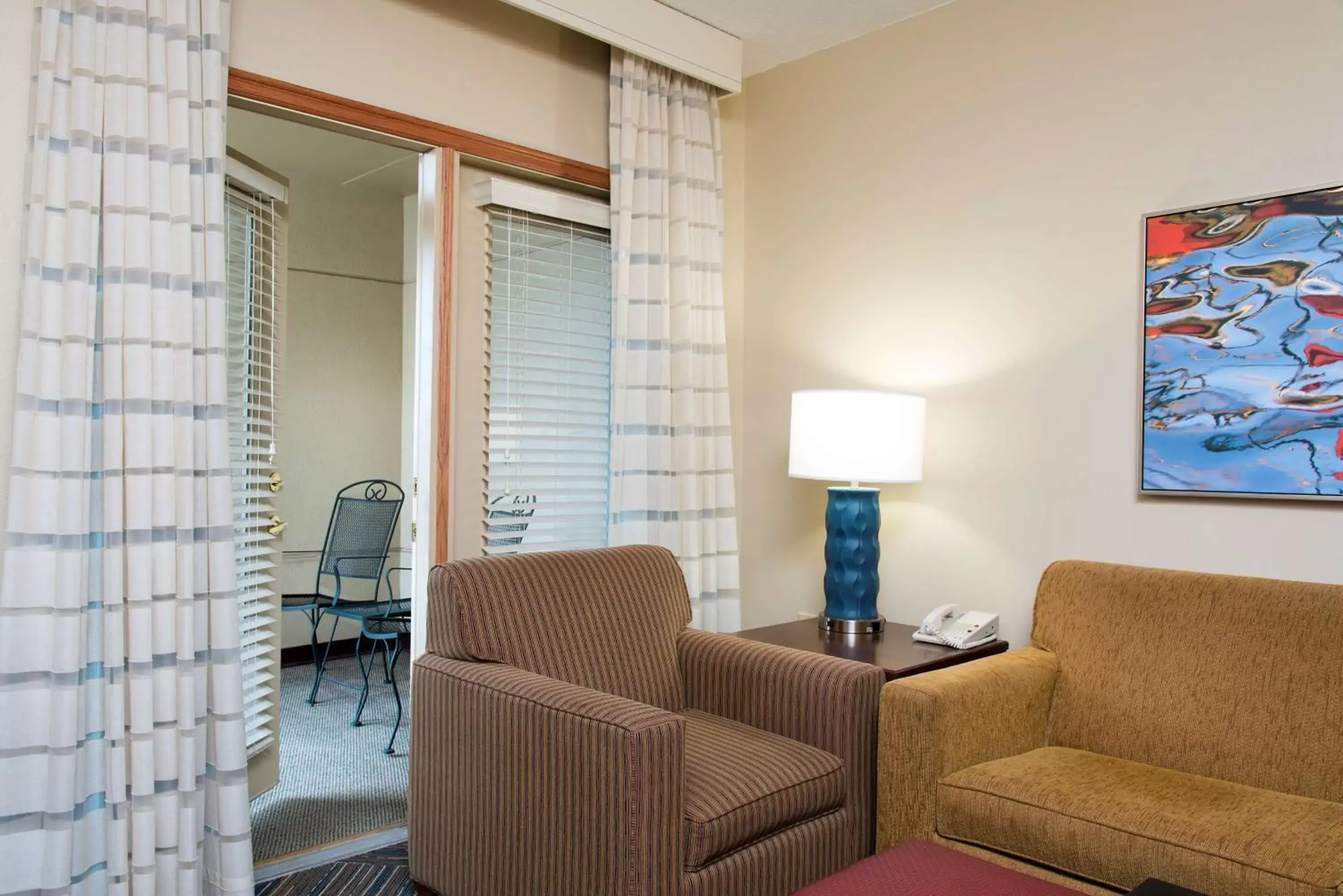 Living room, Seating Area in Homewood Suites Columbus - Airport