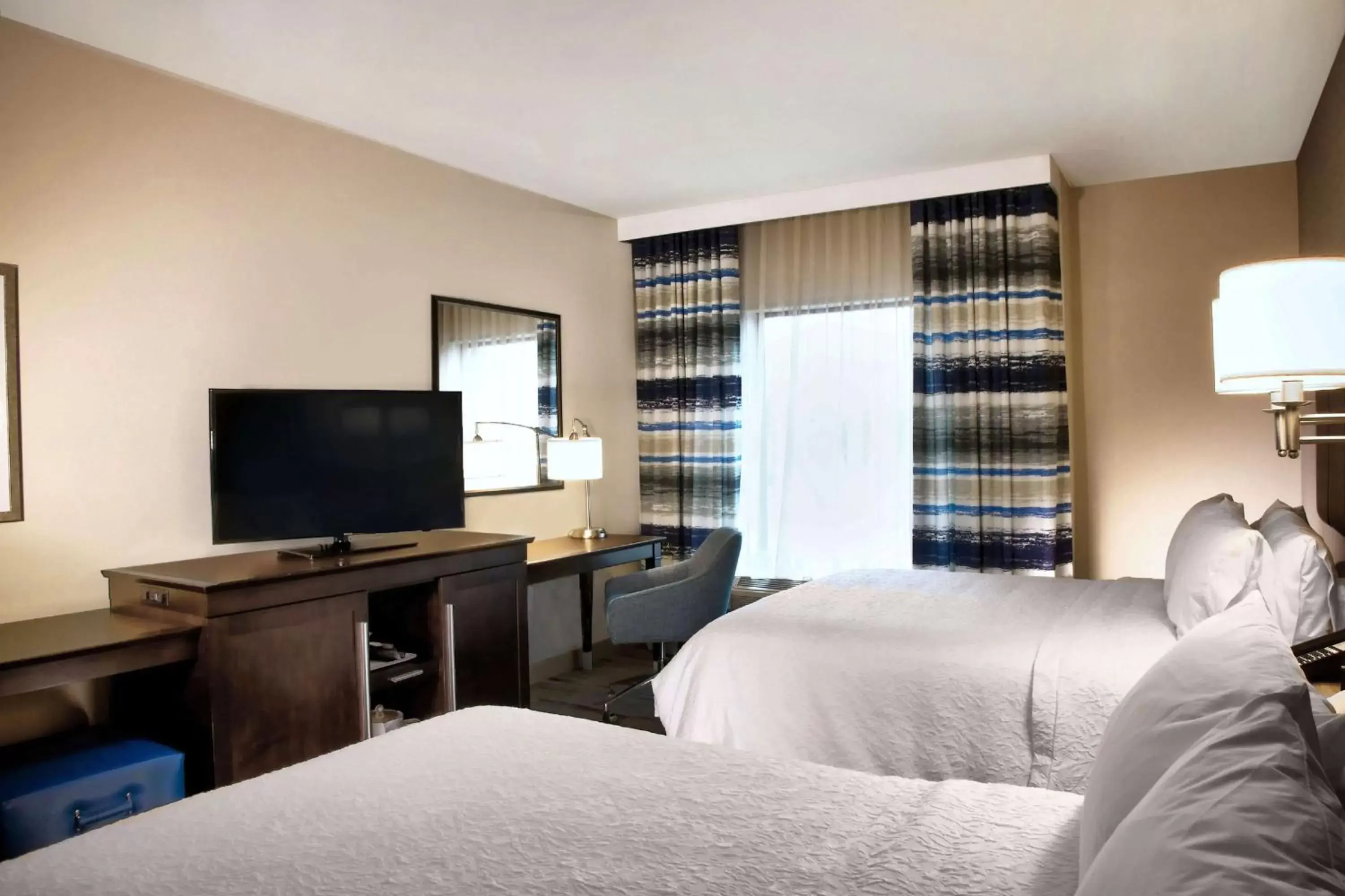 Bedroom, Bed in Hampton Inn & Suites By Hilton Baltimore/Aberdeen, Md