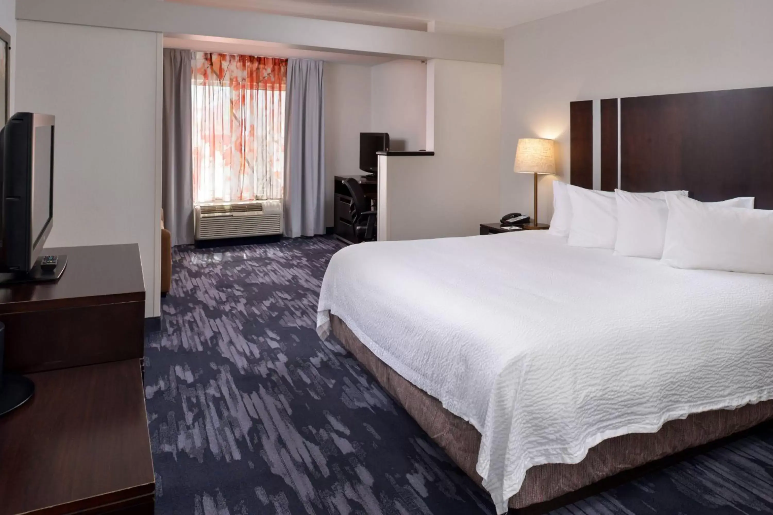 Bedroom, Bed in Fairfield Inn & Suites by Marriott Cedar Rapids