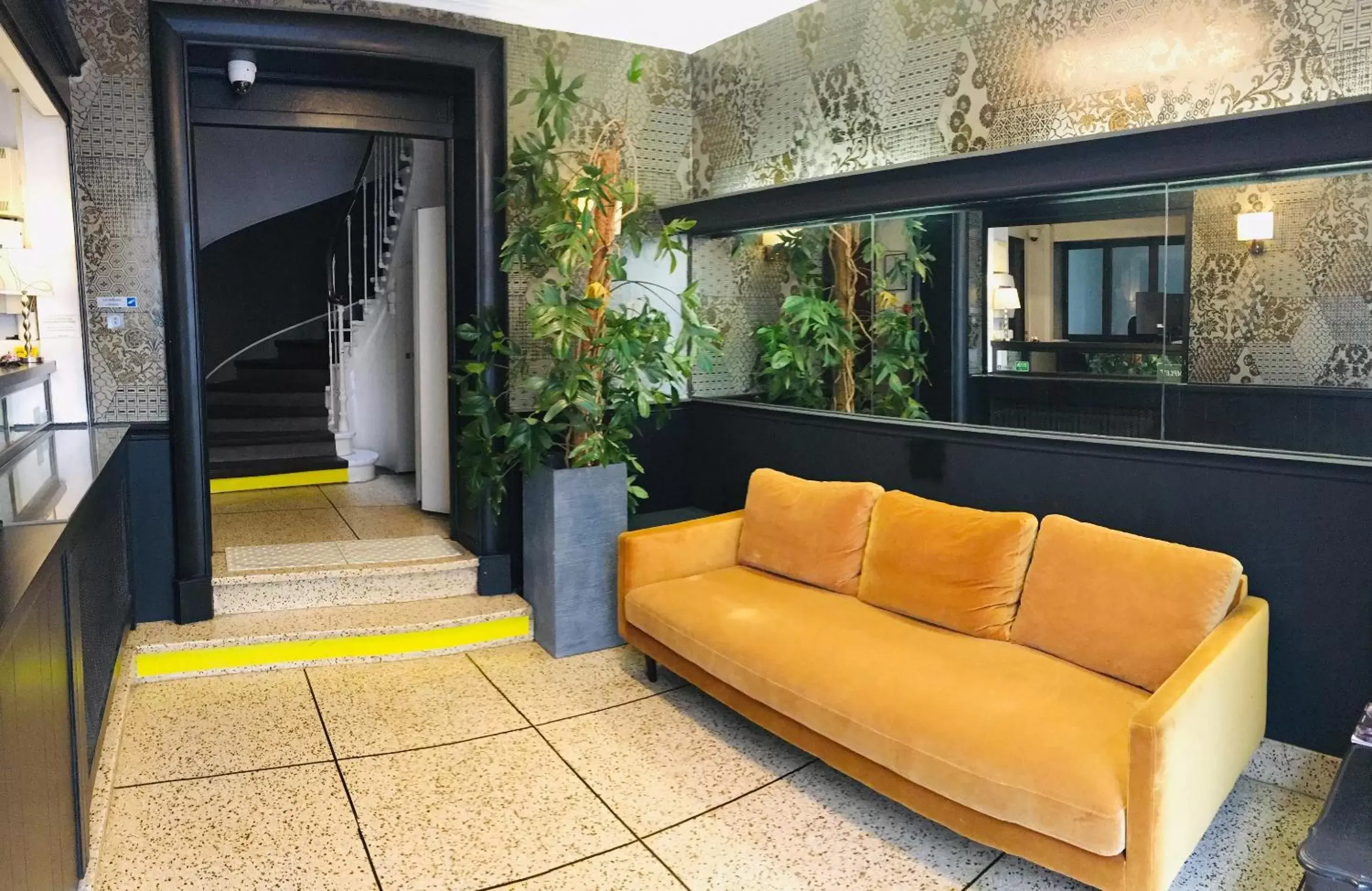 Lobby or reception in Hôtel Mistral Comédie Saint Roch