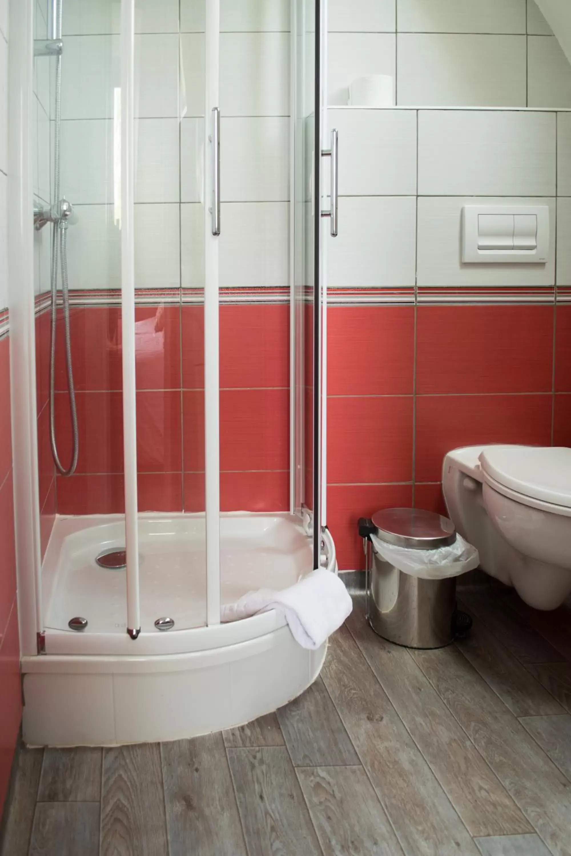 Bathroom in The Originals Boutique, Hôtel Le George , Loches