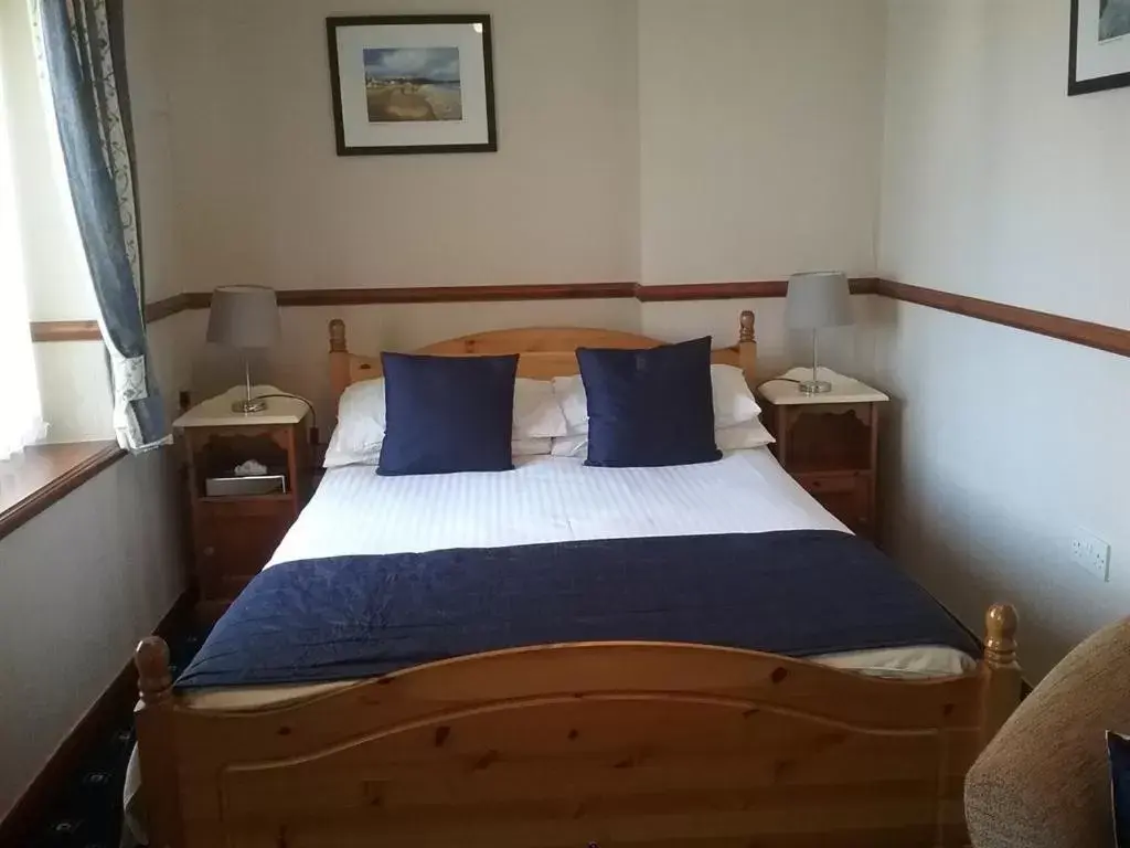 Triple Room in The Gower Hotel Triple Room in The Gower Hotel