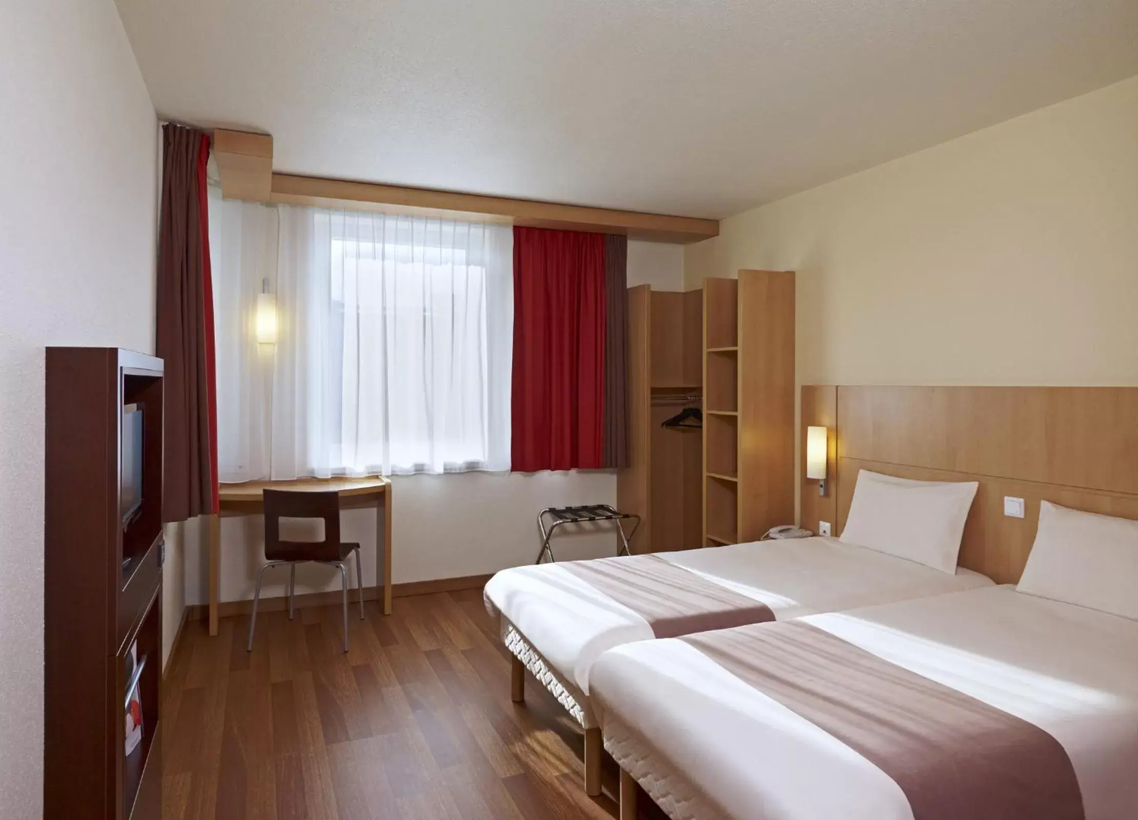 Photo of the whole room, Bed in Ibis Kraków Stare Miasto